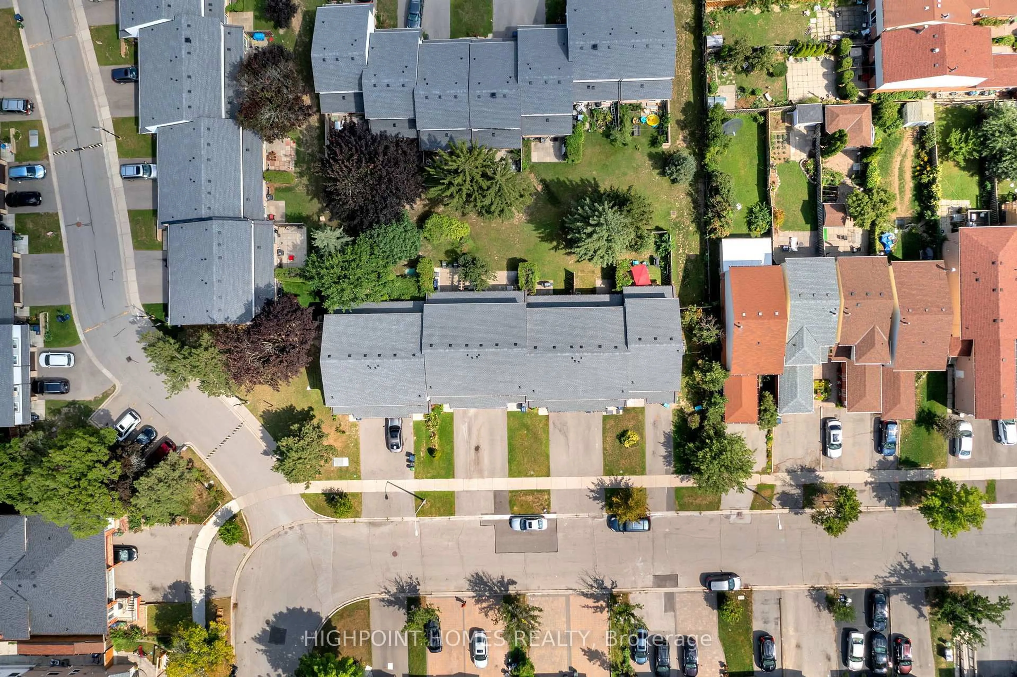 A pic from outside/outdoor area/front of a property/back of a property/a pic from drone, street for 62 Verne Cres, Toronto Ontario M1B 2X1