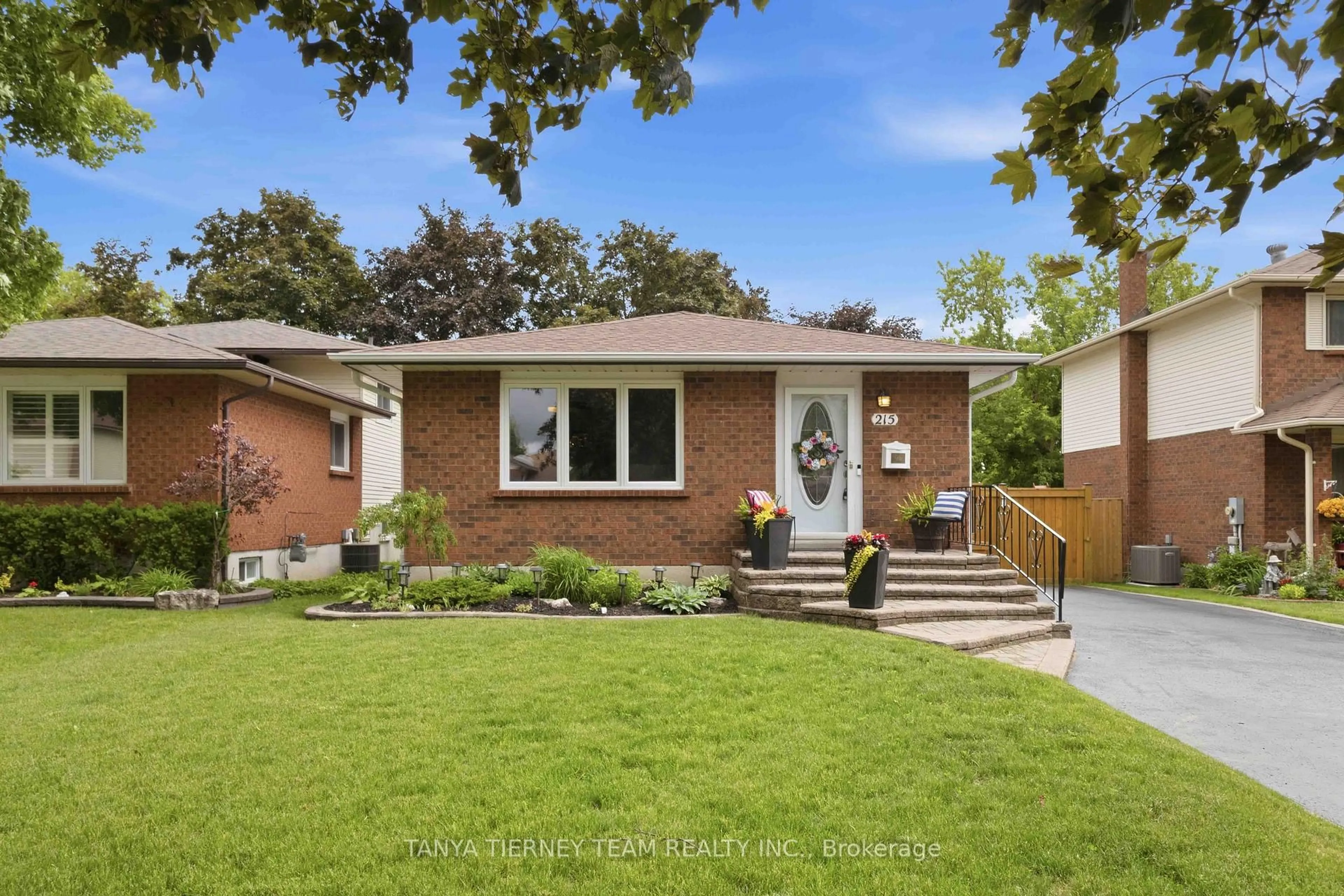 Home with brick exterior material, street for 215 Seneca Ave, Oshawa Ontario L1G 3V5