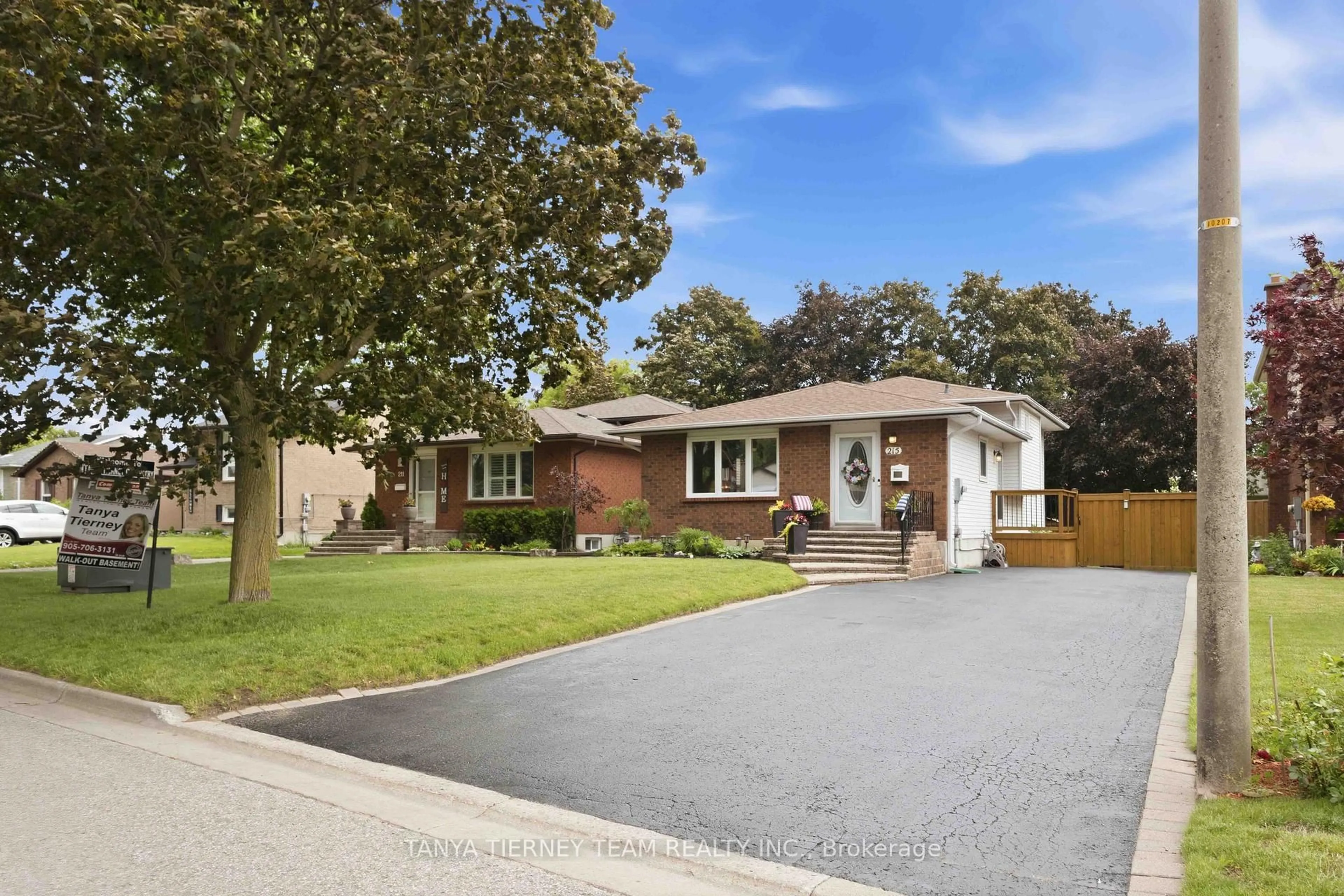 Home with brick exterior material, street for 215 Seneca Ave, Oshawa Ontario L1G 3V5