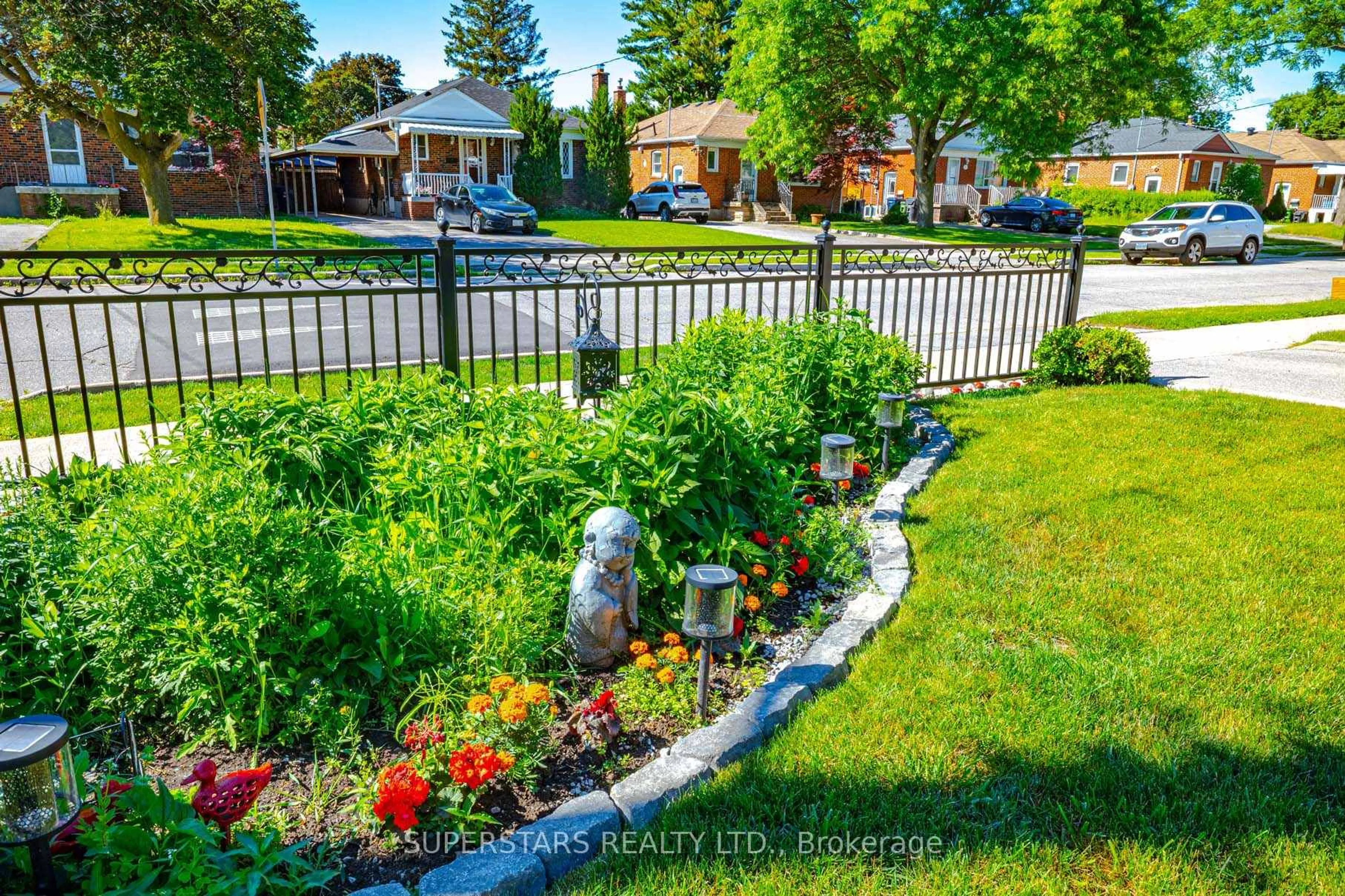 Patio, street for 237 Ellington Dr, Toronto Ontario M1R 3Y2