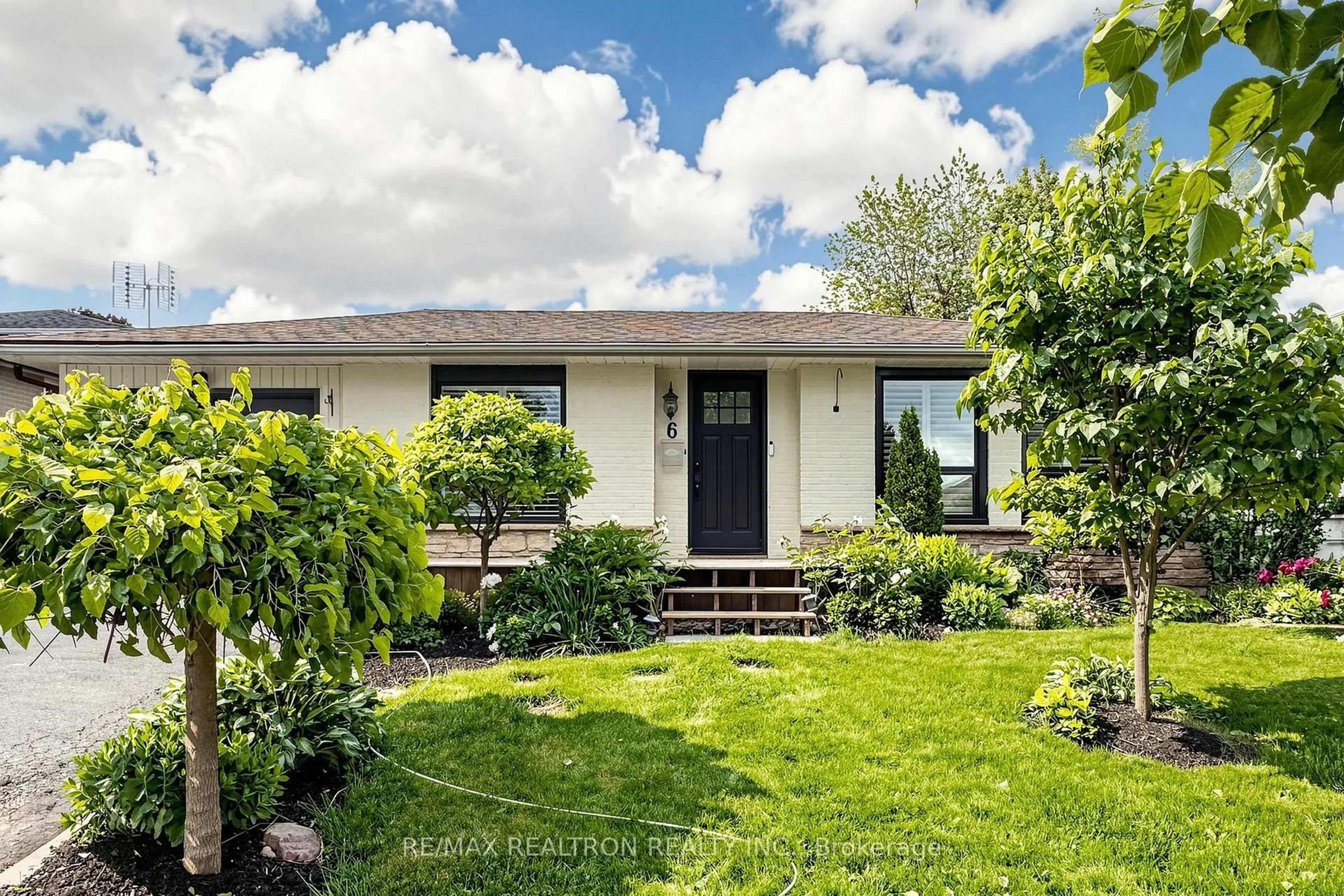 Home with vinyl exterior material, street for 6 Dorling Ave, Ajax Ontario L1S 2Z5