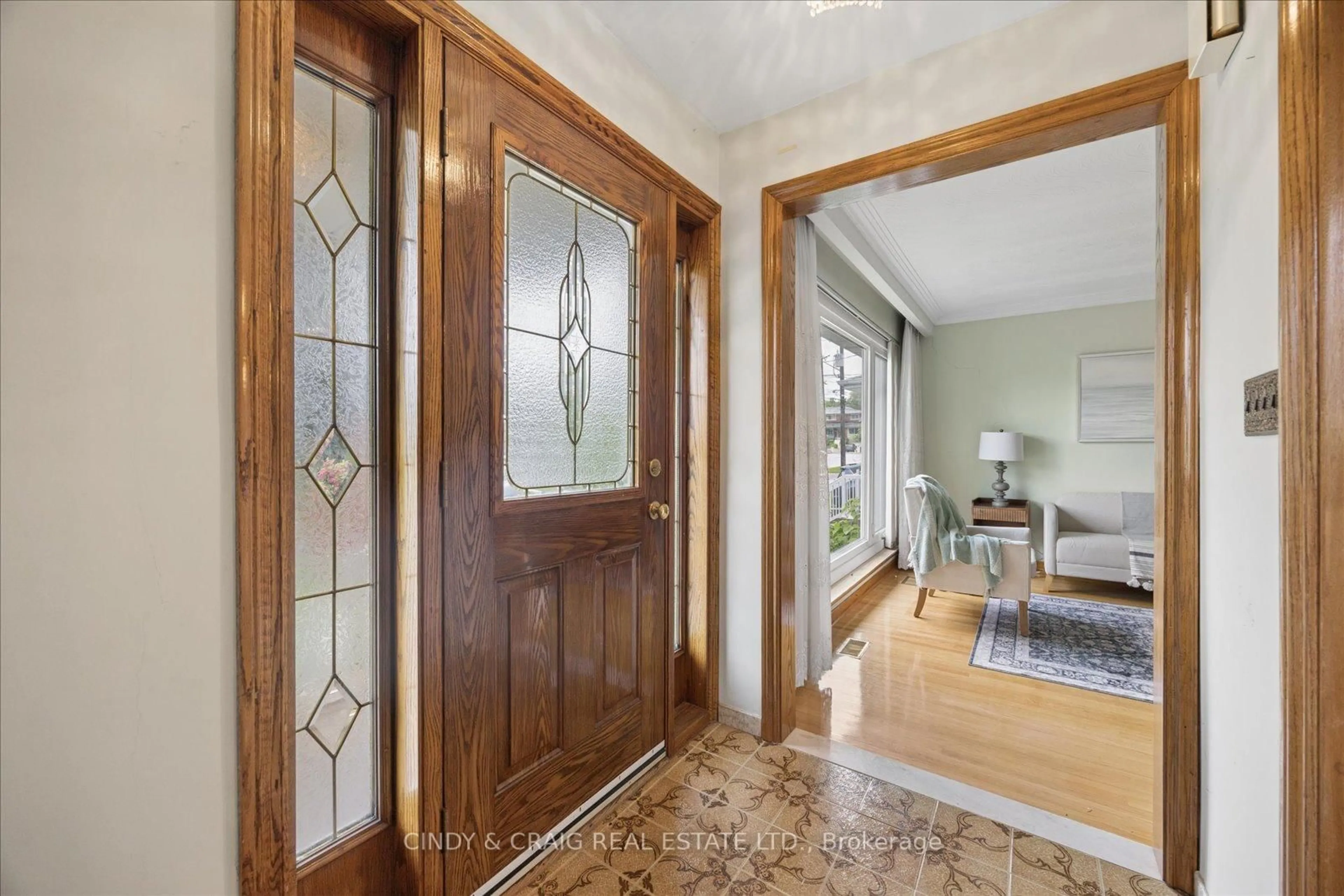 Indoor entryway for 75 Lochleven Dr, Toronto Ontario M1M 2E9
