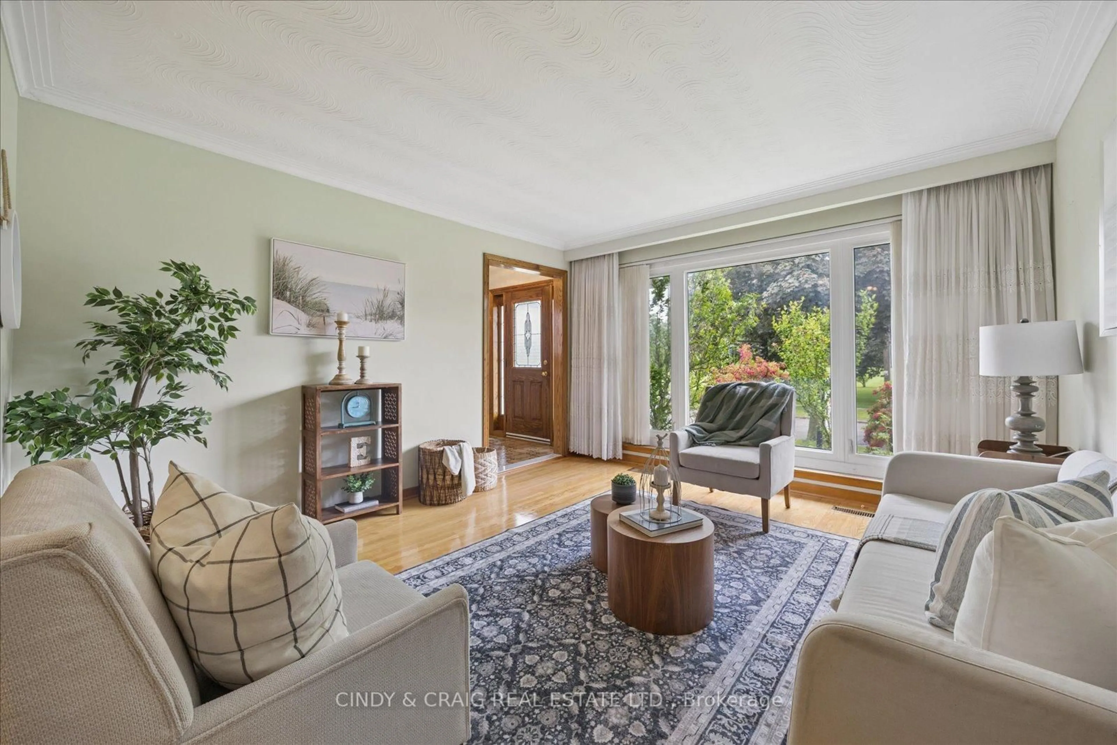 Living room with furniture, unknown for 75 Lochleven Dr, Toronto Ontario M1M 2E9