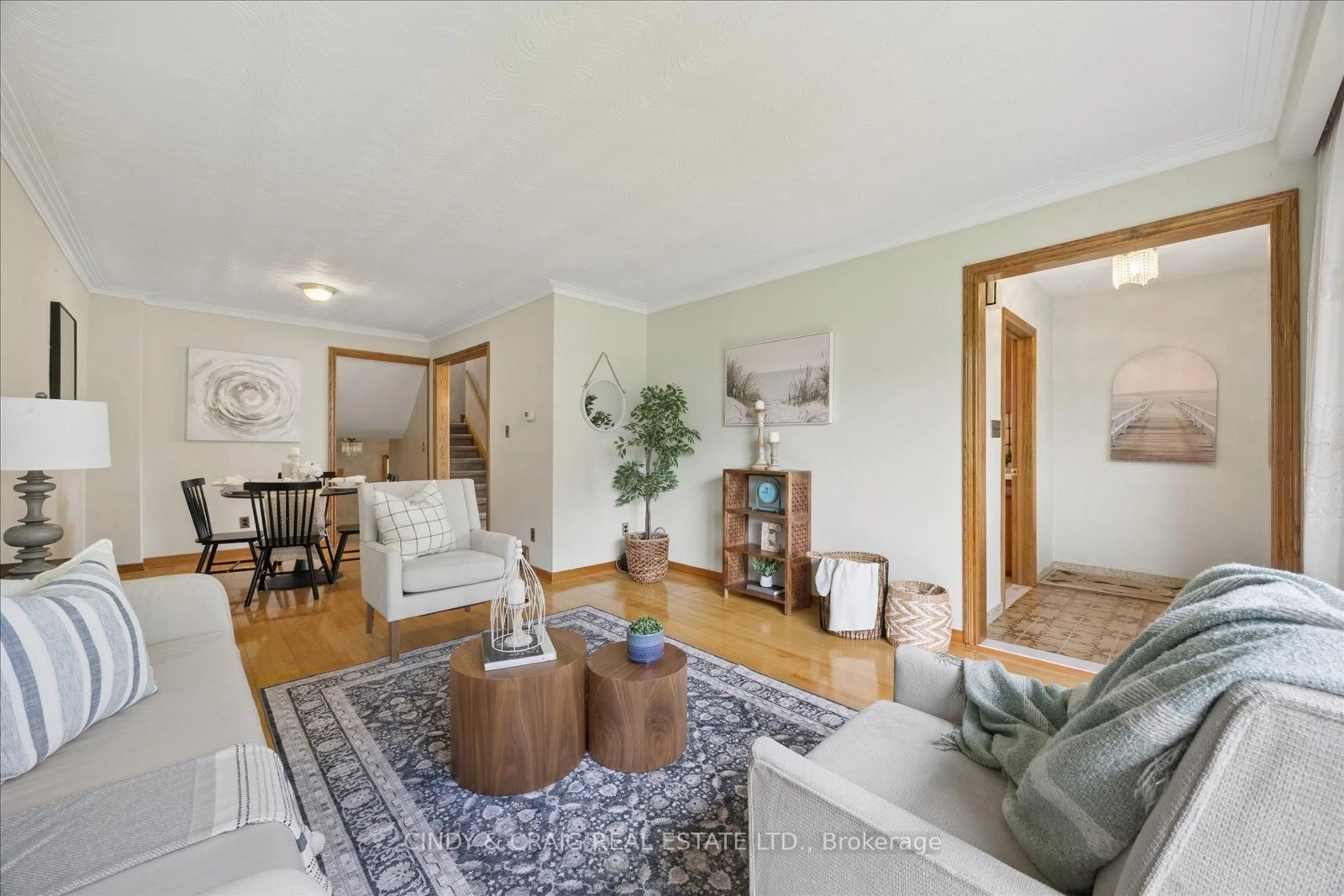 Living room with furniture, unknown for 75 Lochleven Dr, Toronto Ontario M1M 2E9