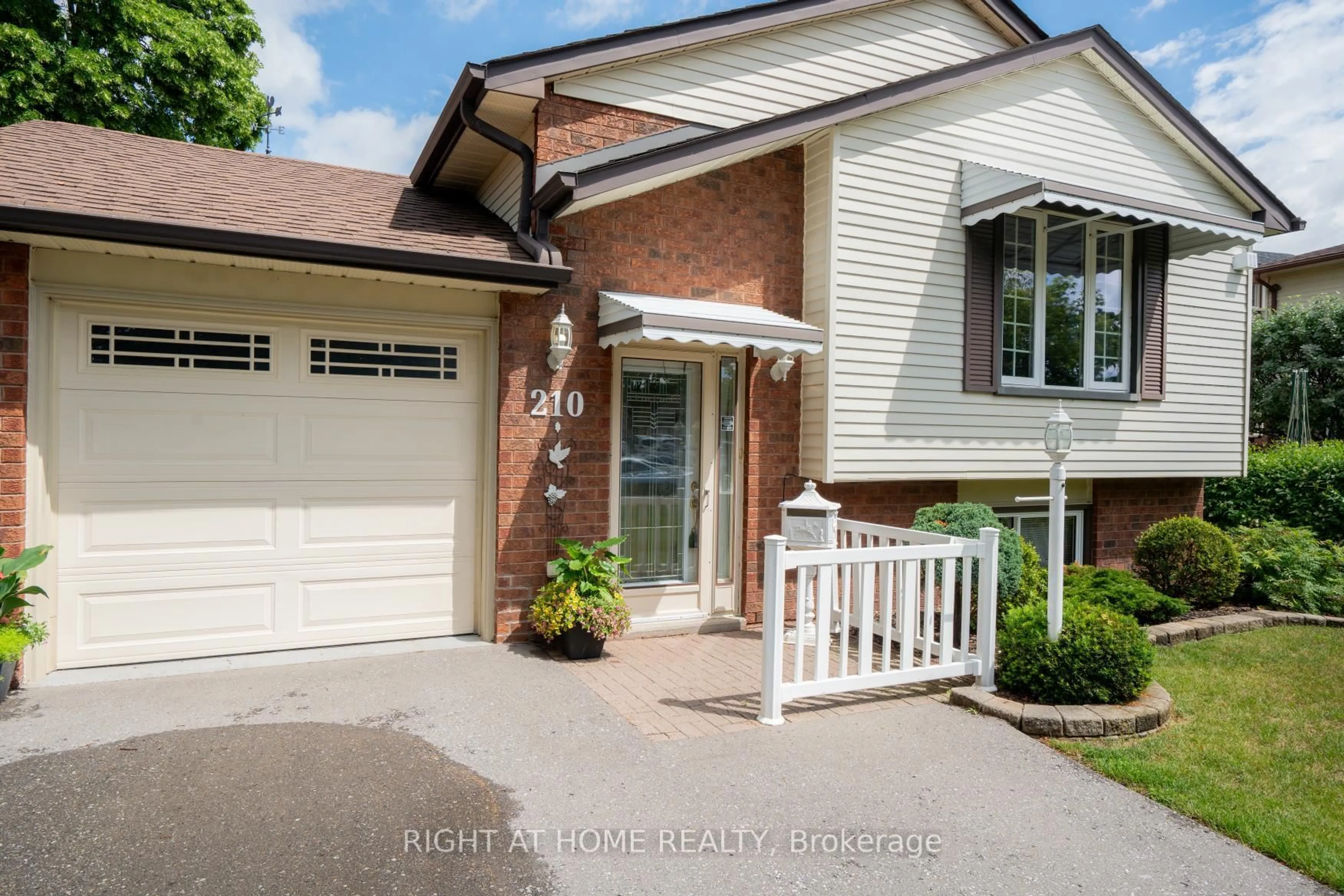Unknown for 210 SENECA Ave, Oshawa Ontario L1G 3V6