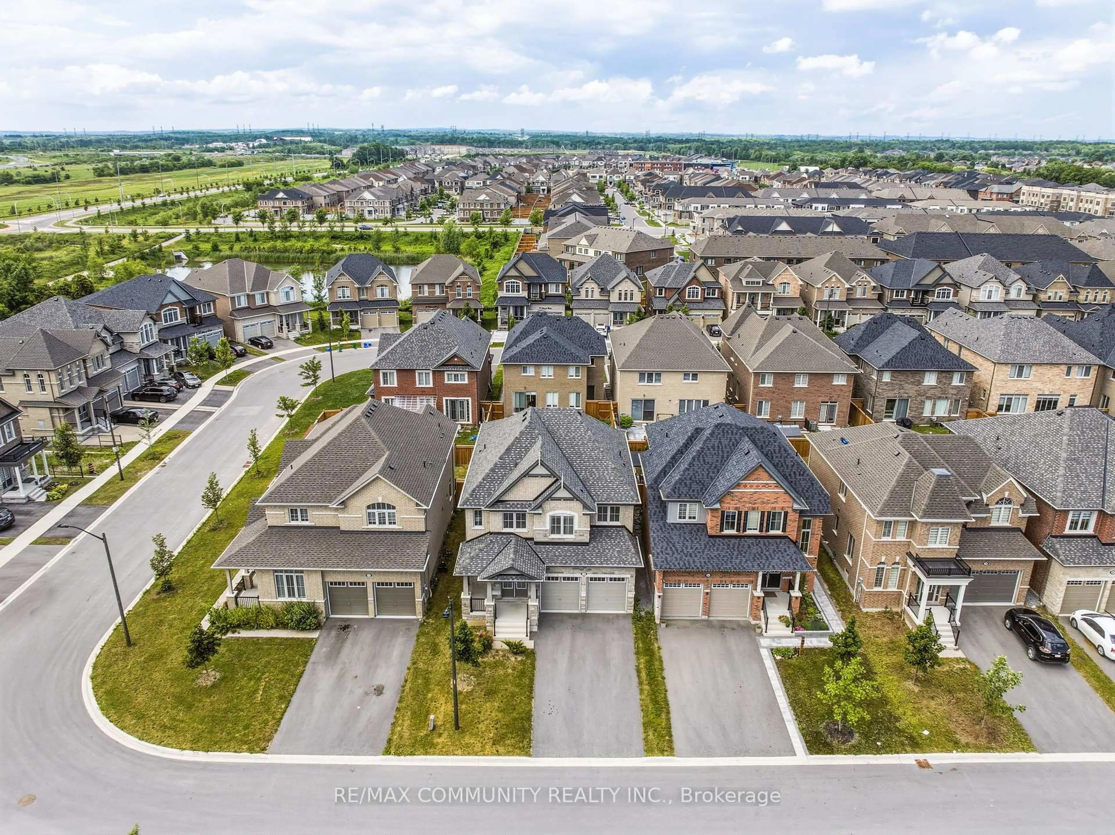 A pic from outside/outdoor area/front of a property/back of a property/a pic from drone, street for 54 Olerud Dr, Whitby Ontario L1P 0J1