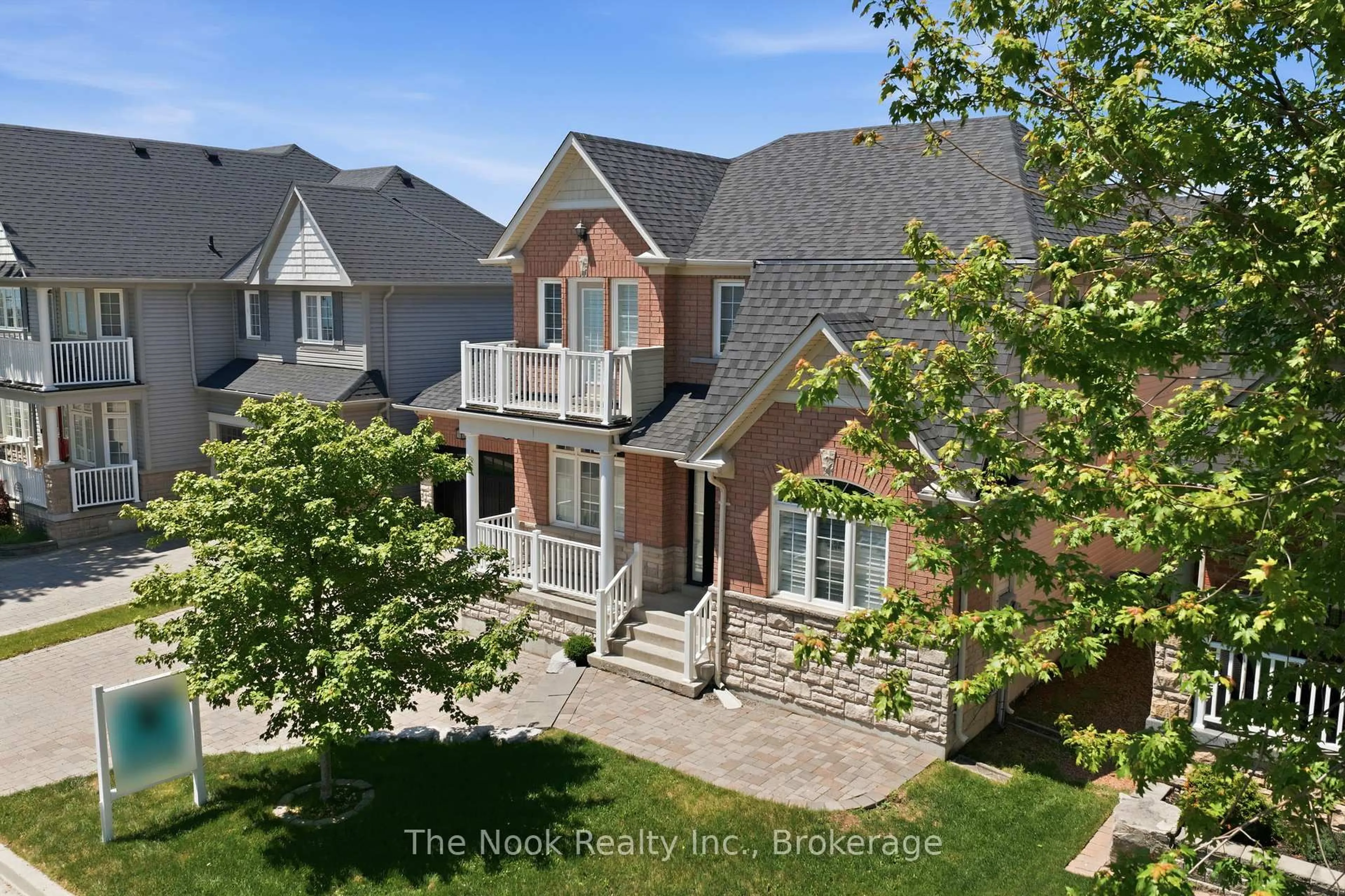 A pic from outside/outdoor area/front of a property/back of a property/a pic from drone, street for 10 Sisson Lane, Clarington Ontario L1B 0A7