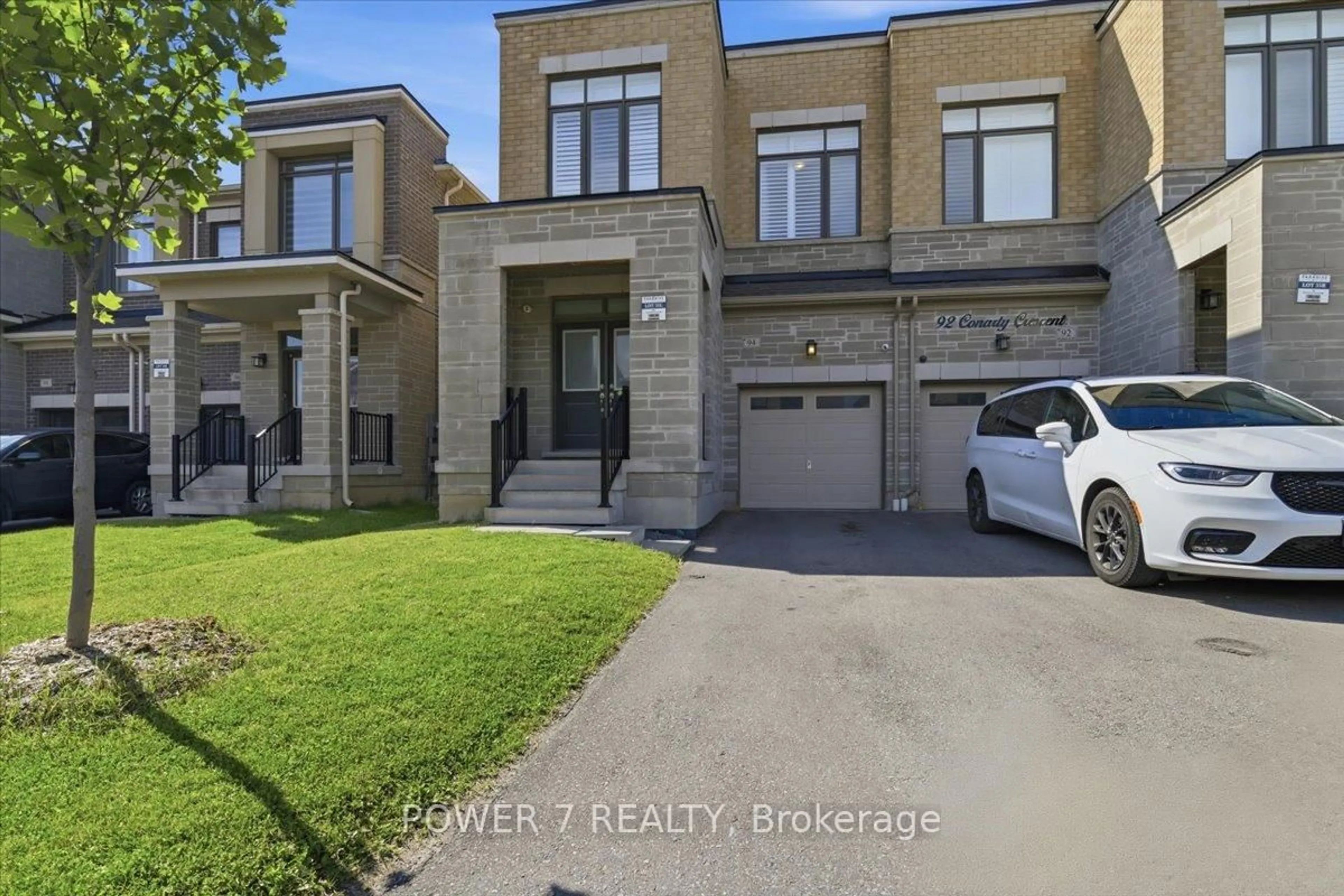 A pic from outside/outdoor area/front of a property/back of a property/a pic from drone, street for 94 Conarty Cres, Whitby Ontario L1P 0L4
