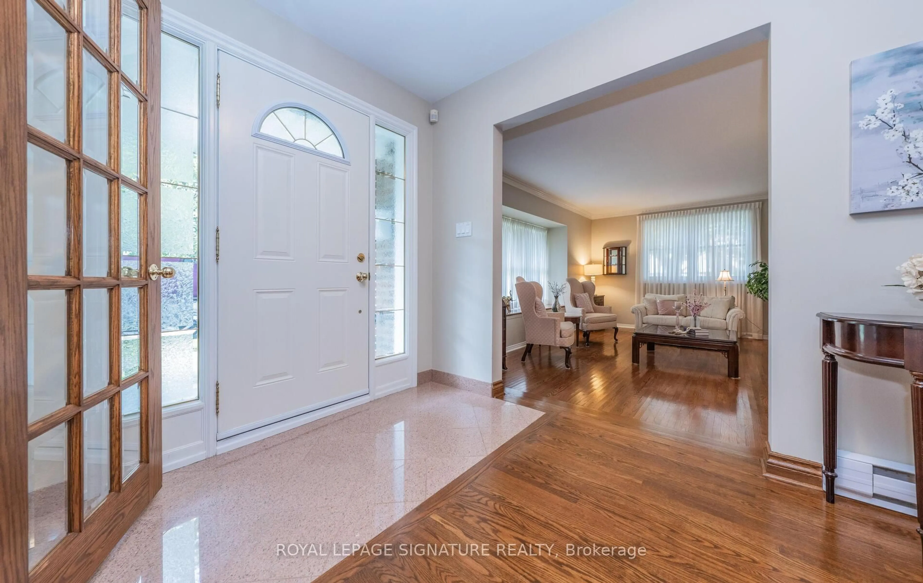 Indoor entryway for 2 Gablehurst Cres, Toronto Ontario M1T 2L2