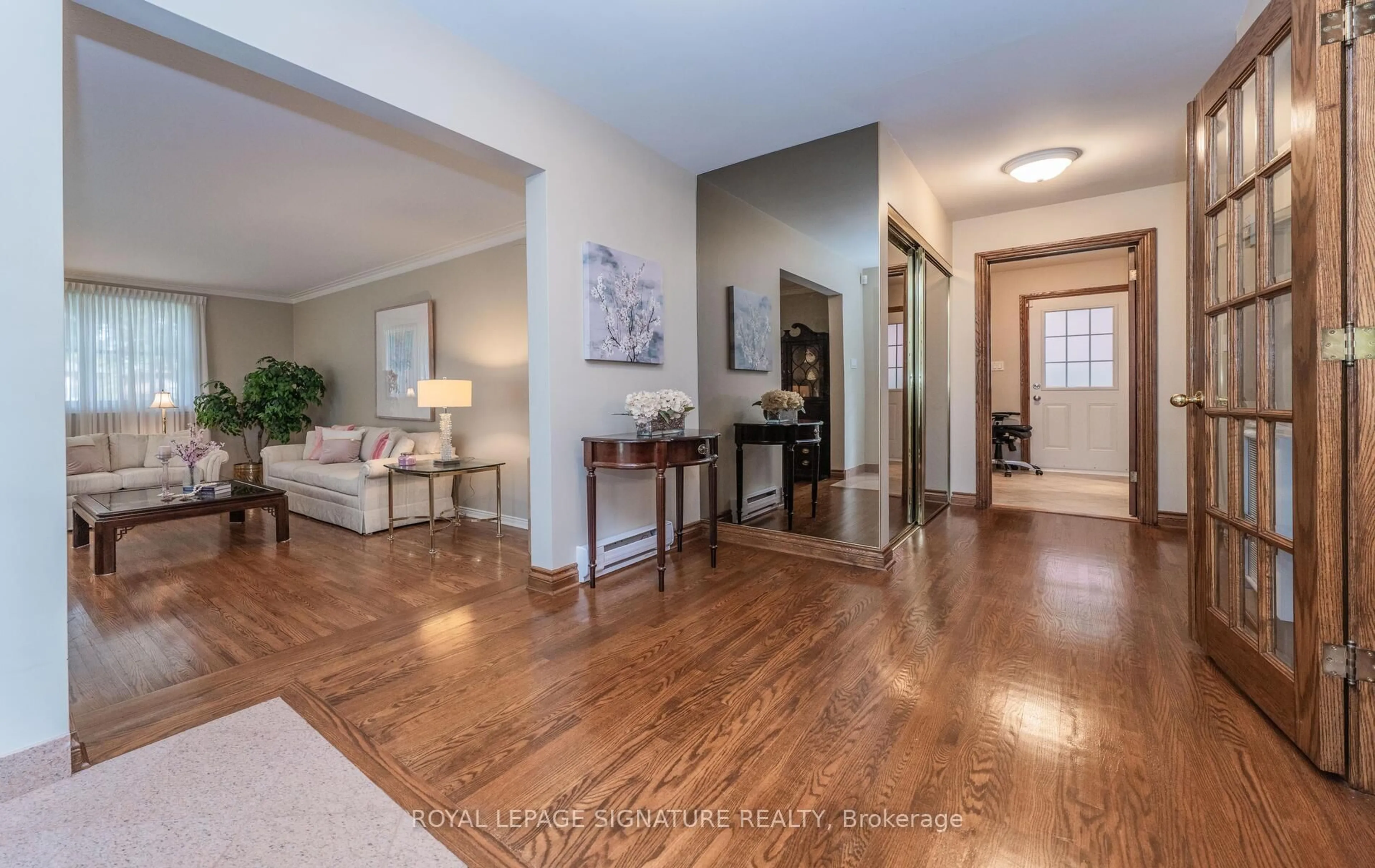 Indoor entryway for 2 Gablehurst Cres, Toronto Ontario M1T 2L2