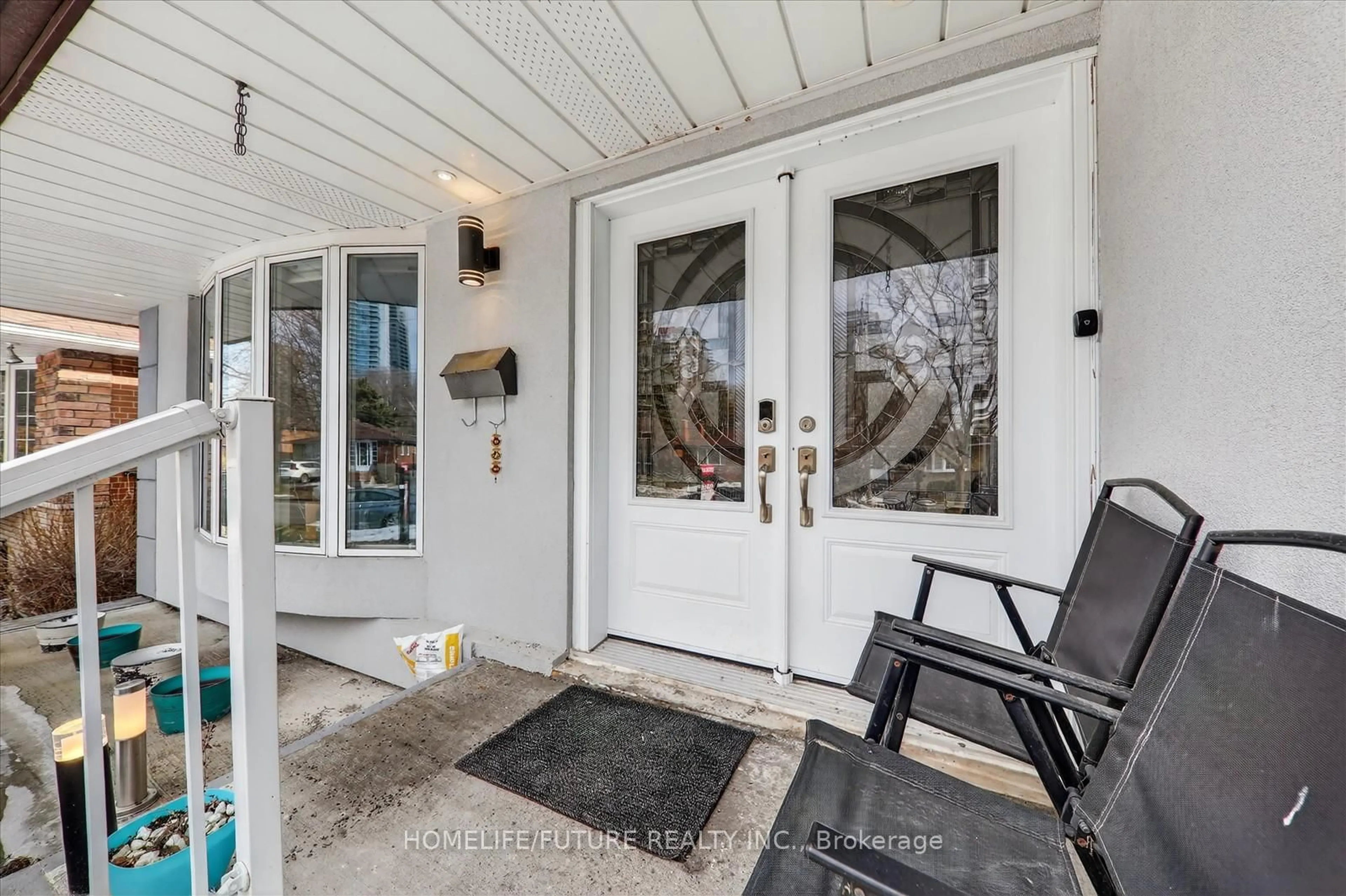 Indoor entryway for 21 Aspendale Dr, Toronto Ontario M1P 4J7