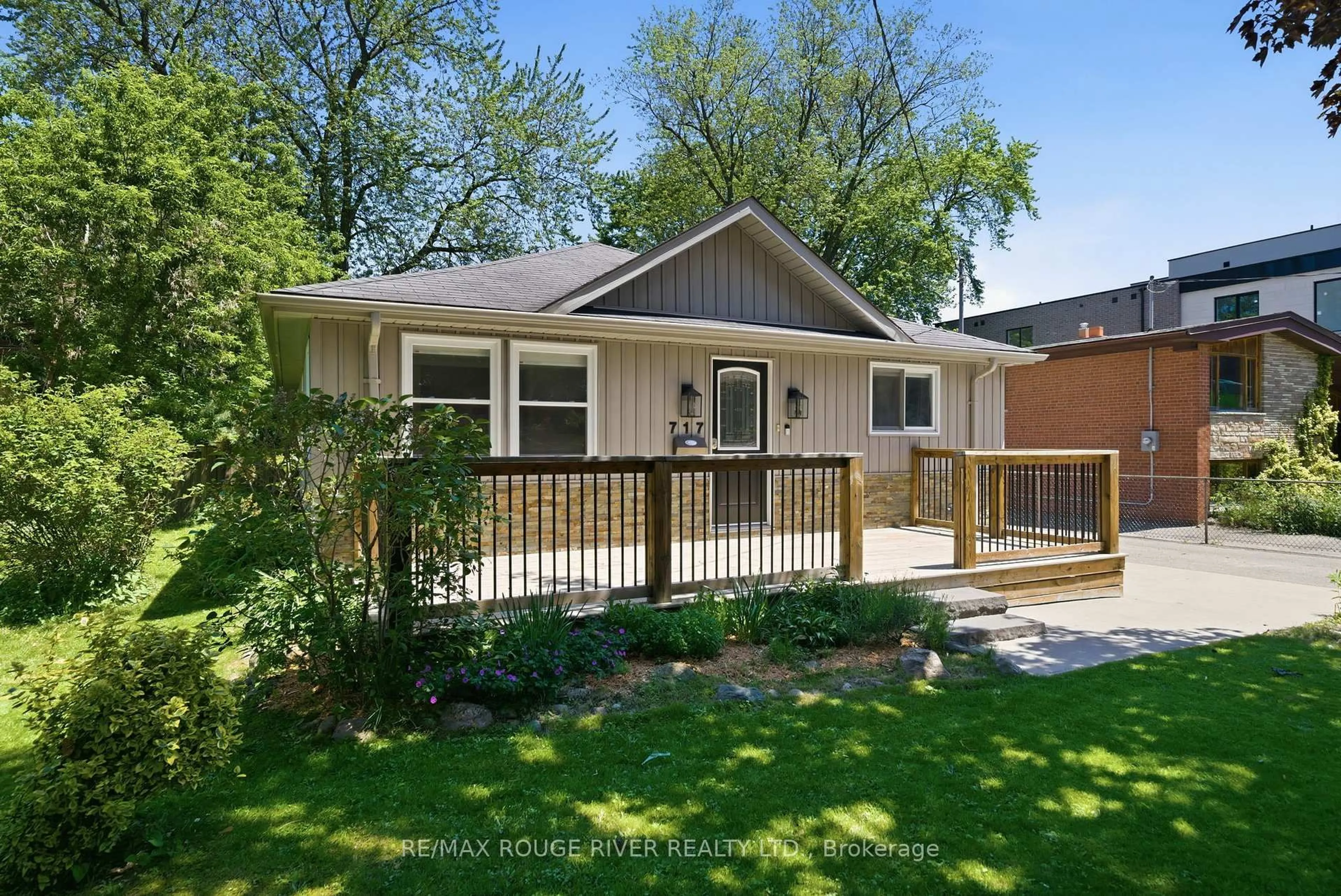 Home with vinyl exterior material, street for 717 Hillview Cres, Pickering Ontario L1W 2R6