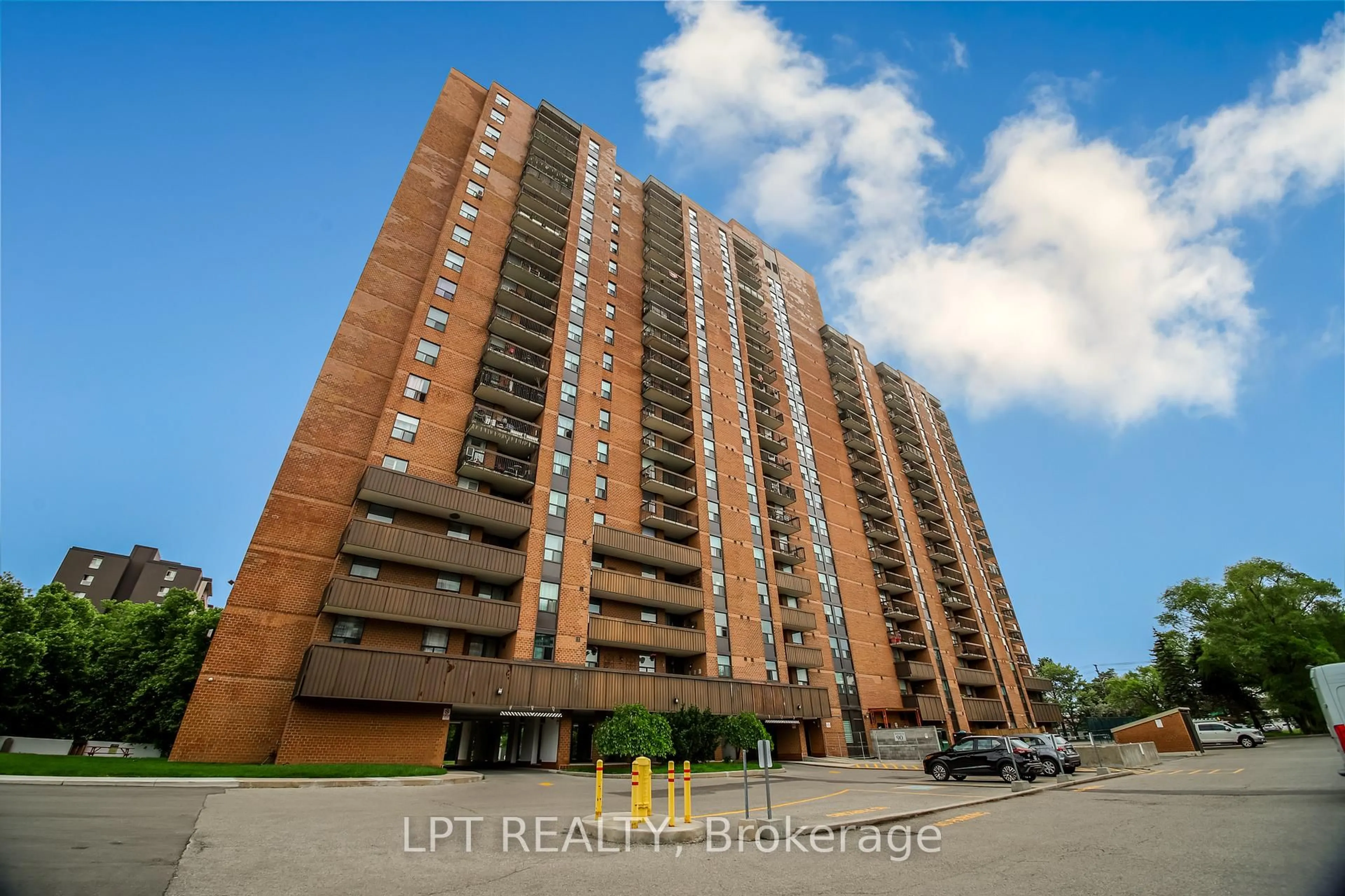 A pic from outside/outdoor area/front of a property/back of a property/a pic from drone, building for 90 Ling Rd #209, Toronto Ontario M1E 4Y3