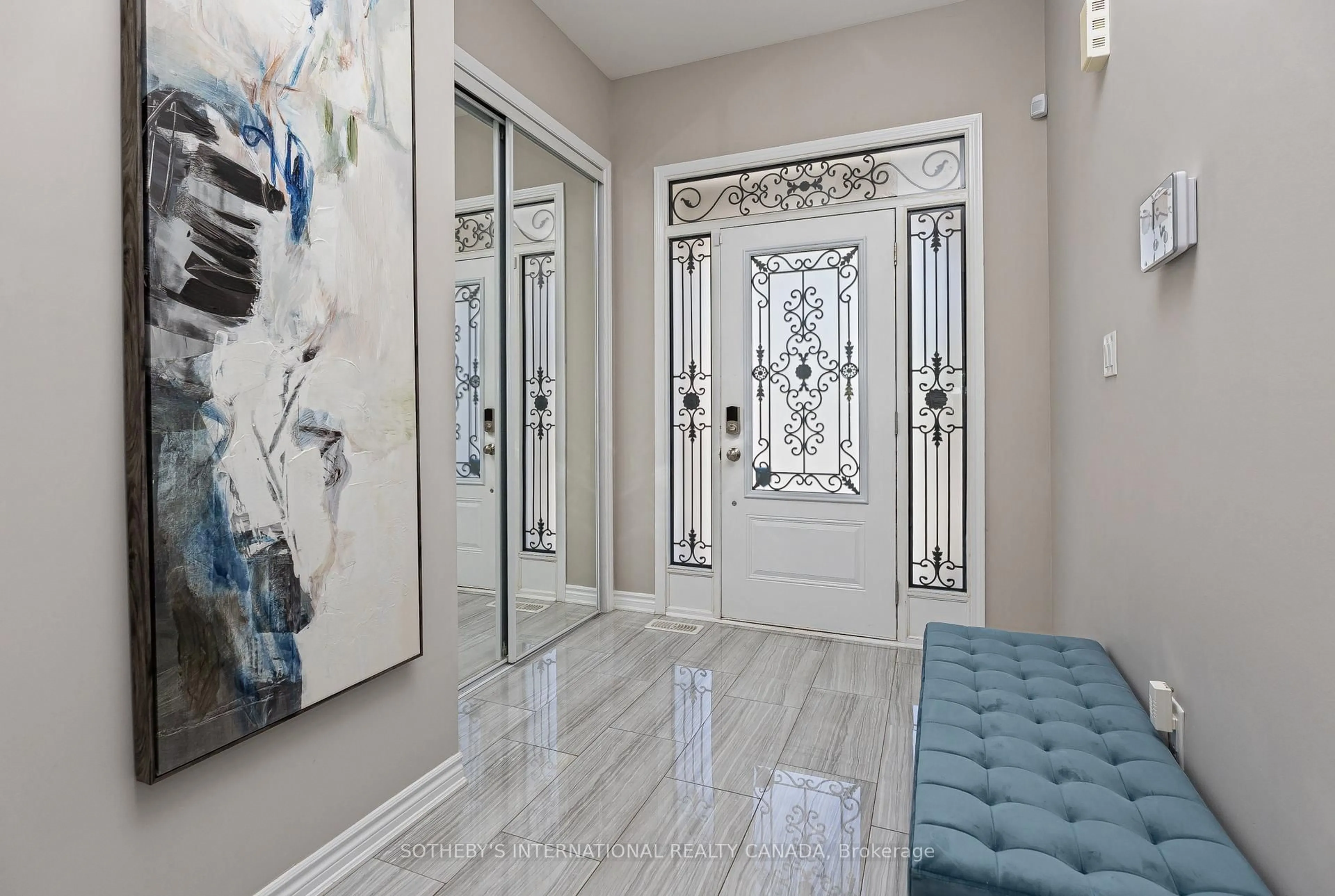 Indoor entryway for 1056 Foxtail Cres, Pickering Ontario L1X 0E7