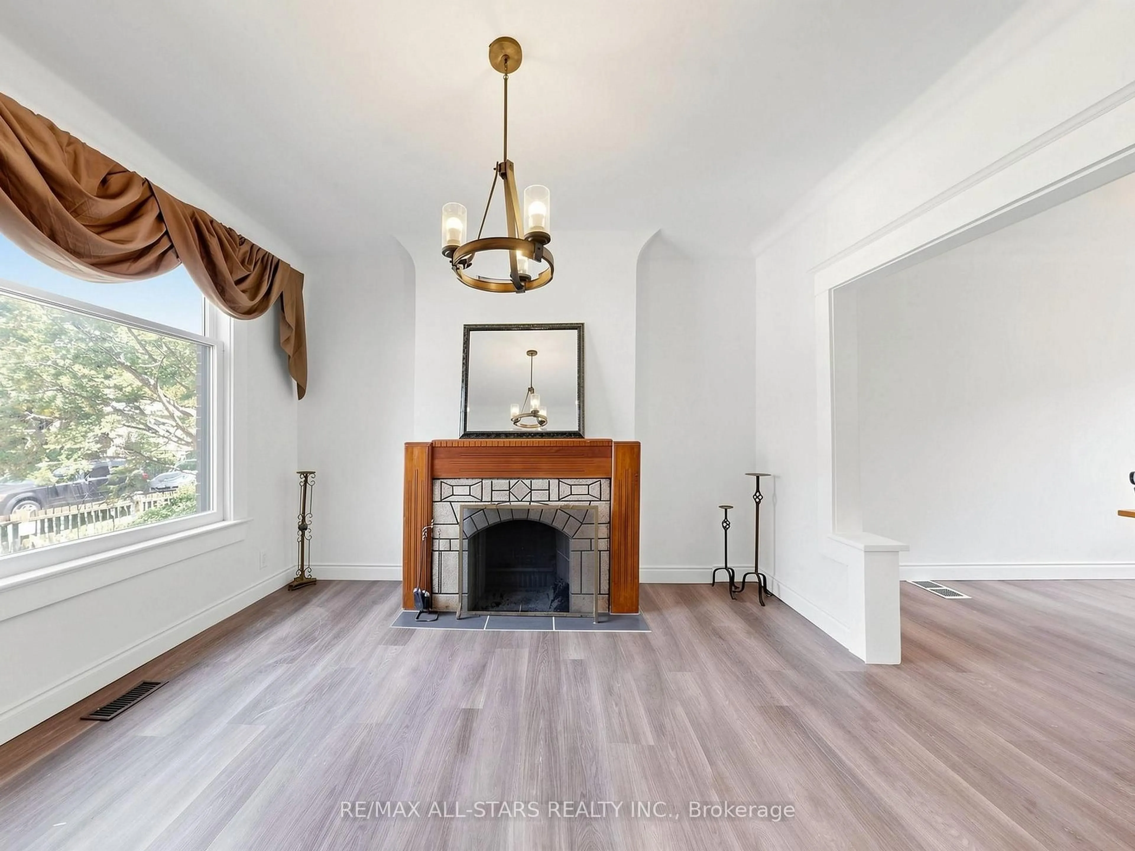 Unknown for 9 Cherry Nook Gdns, Toronto Ontario M4L 1J5