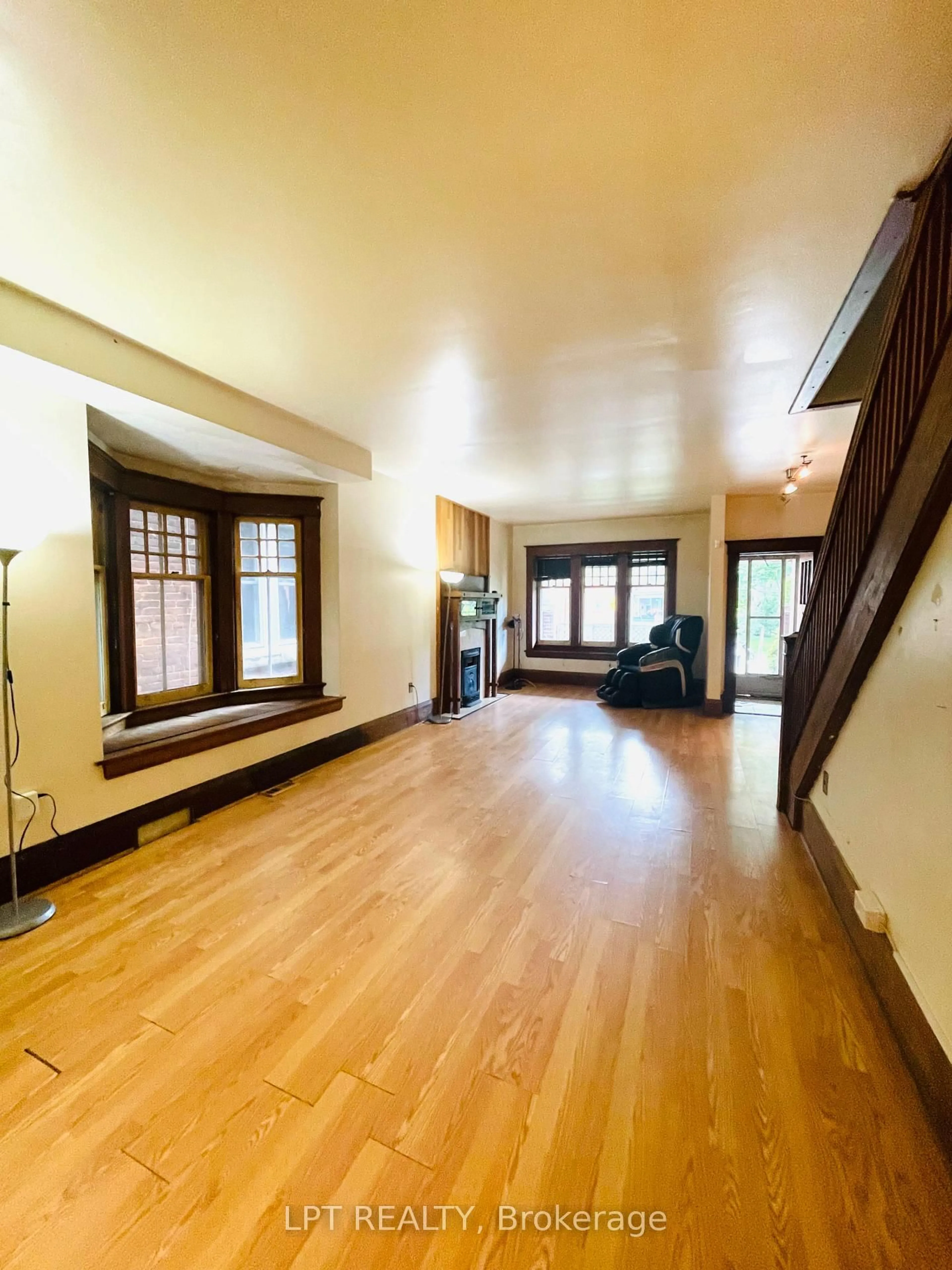 Indoor foyer for 326 Beech Ave, Toronto Ontario M4E 3J3