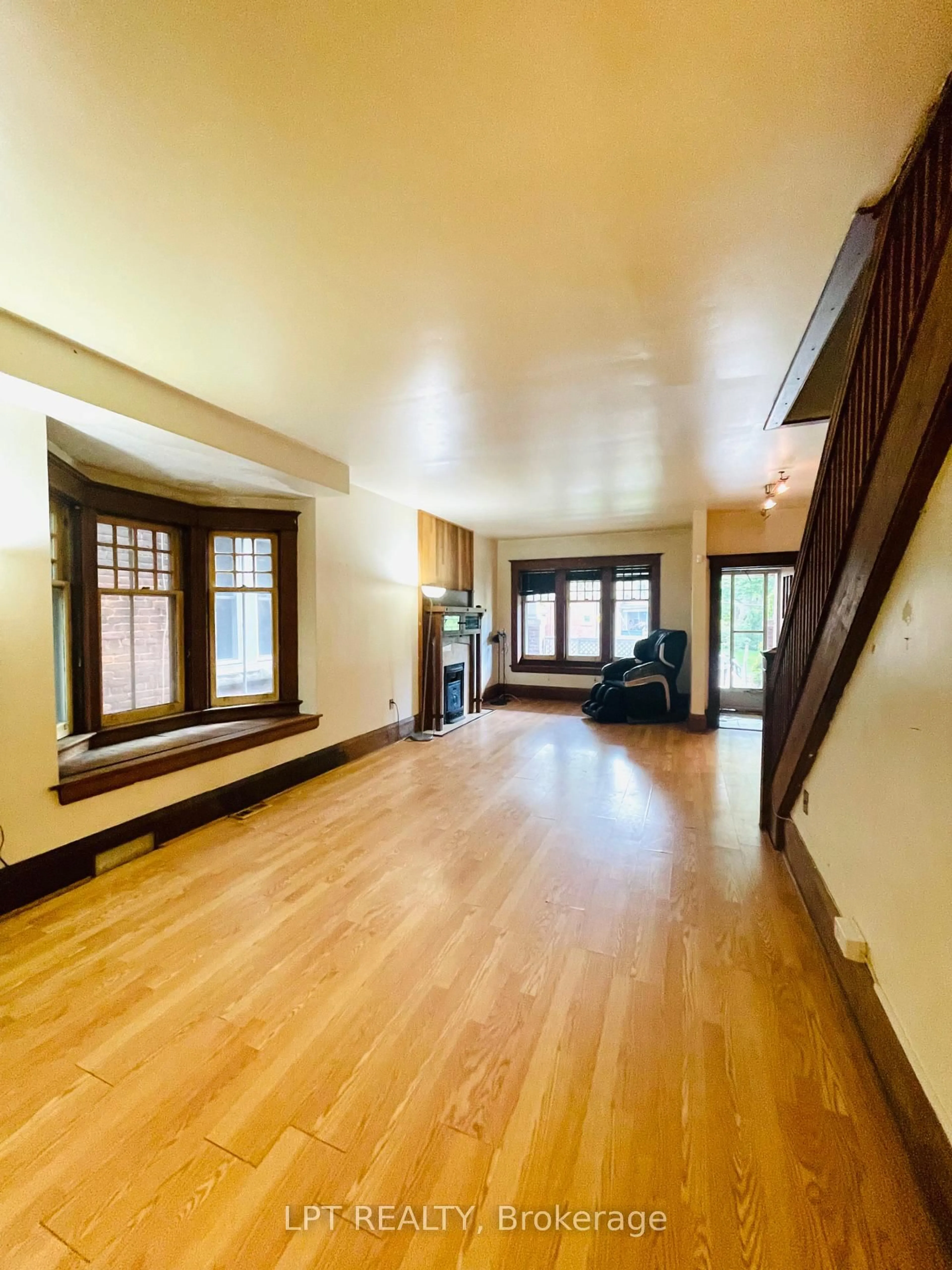 Indoor foyer for 326 Beech Ave, Toronto Ontario M4E 3J3