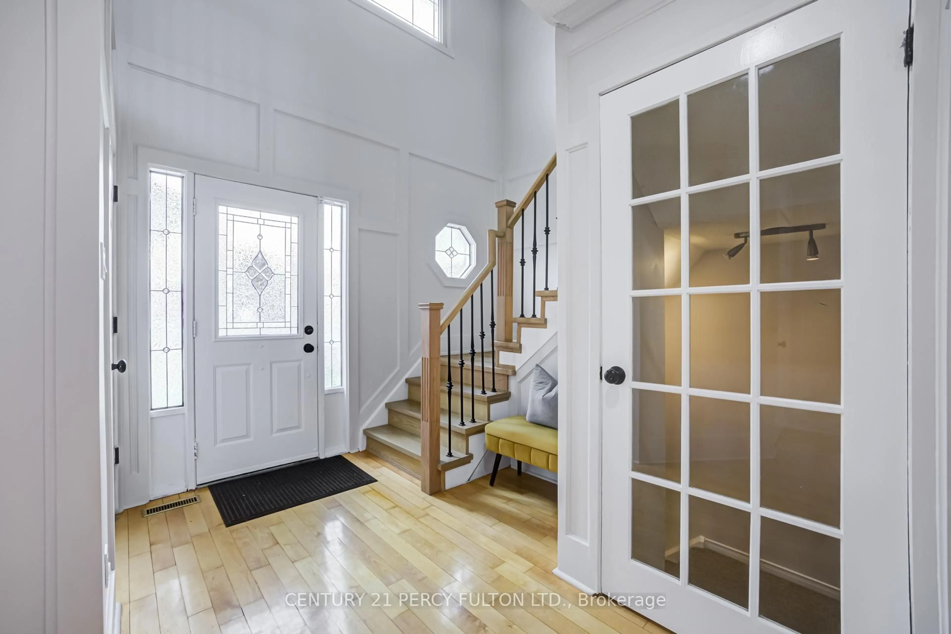 Indoor entryway for 611 Chiron Cres, Pickering Ontario L1V 4T5