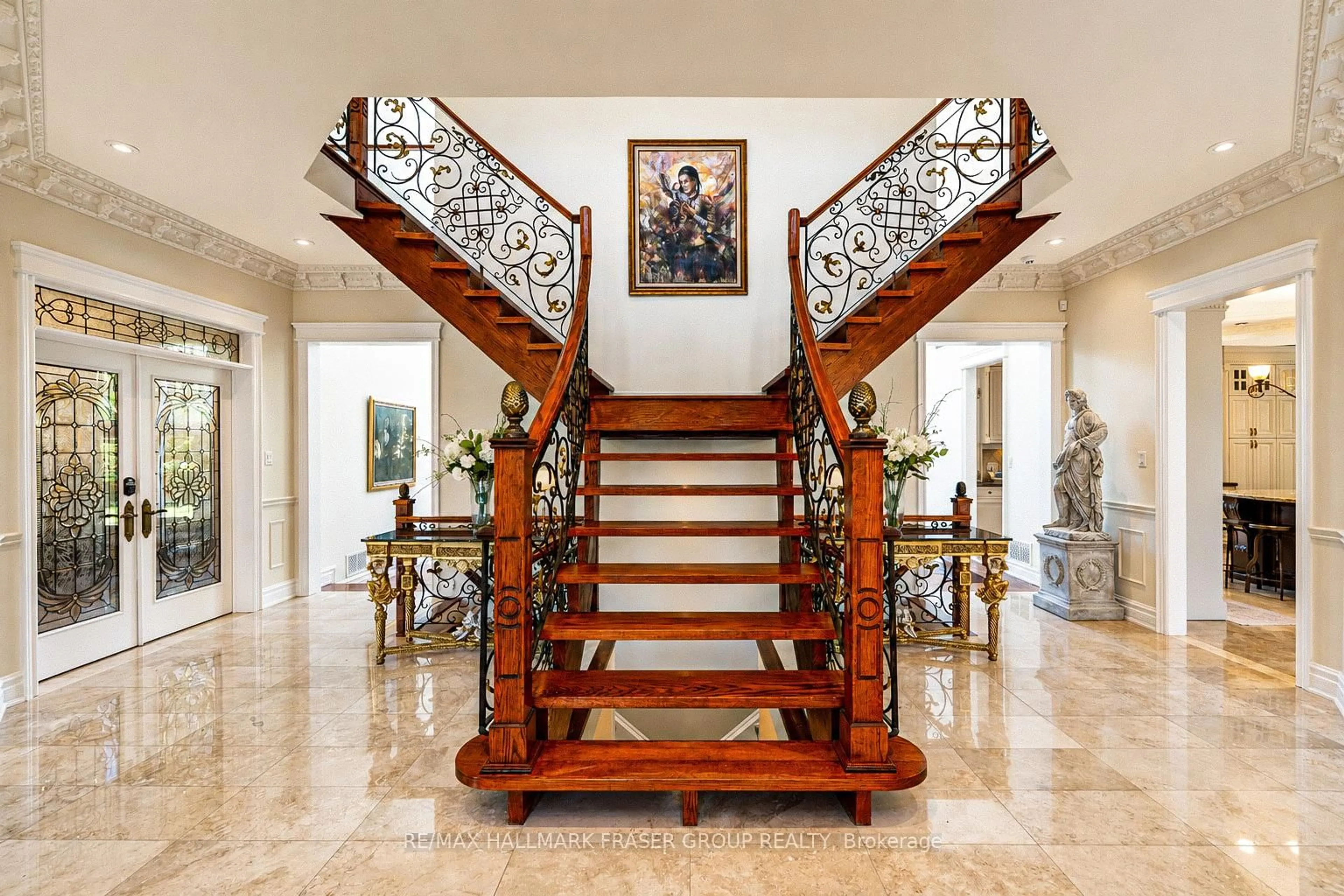 Indoor foyer for 14 Fielding Crt, Ajax Ontario L1T 4W5