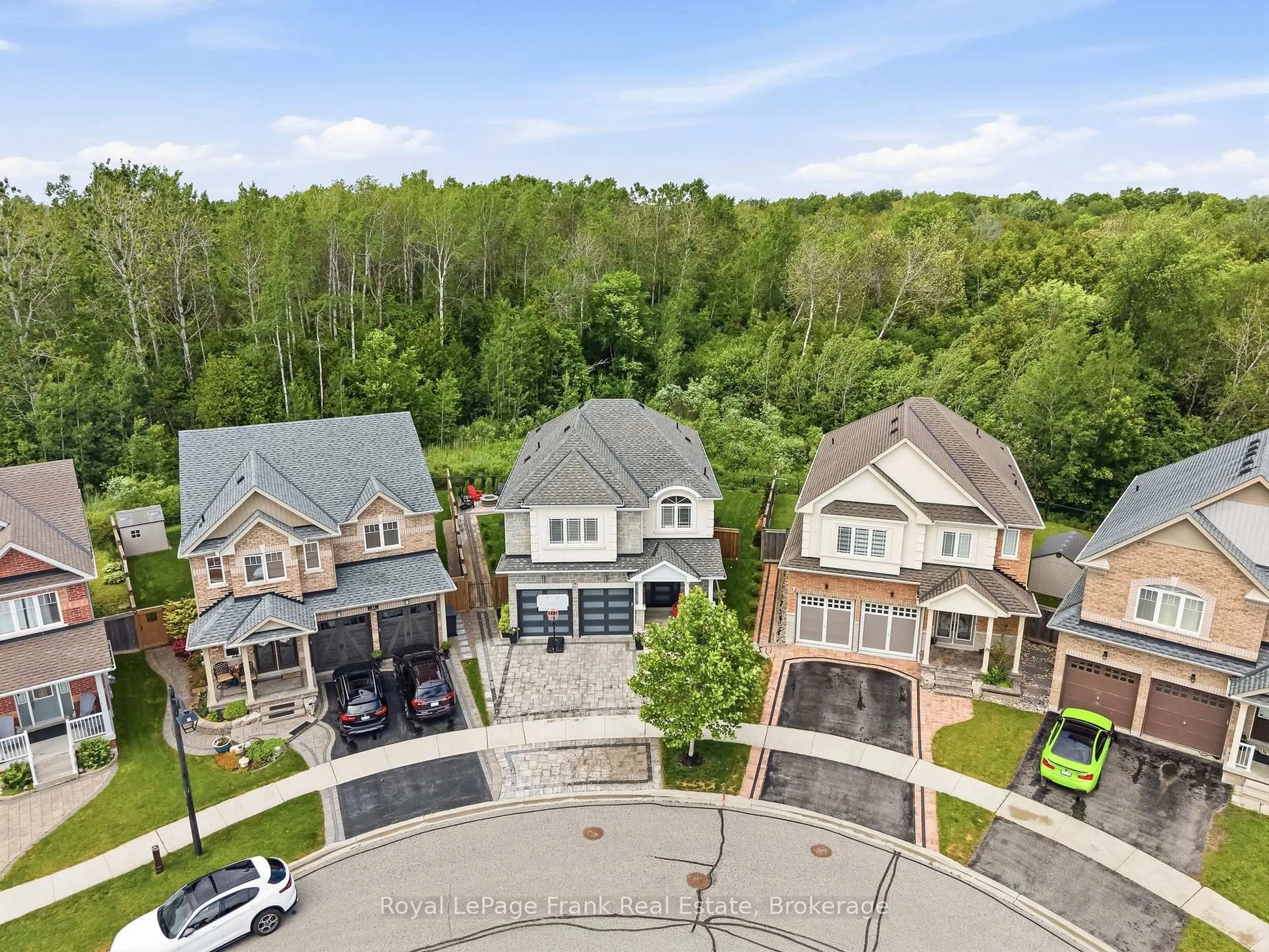 A pic from outside/outdoor area/front of a property/back of a property/a pic from drone, street for 24 Rushlands Cres, Whitby Ontario L1R 0J8
