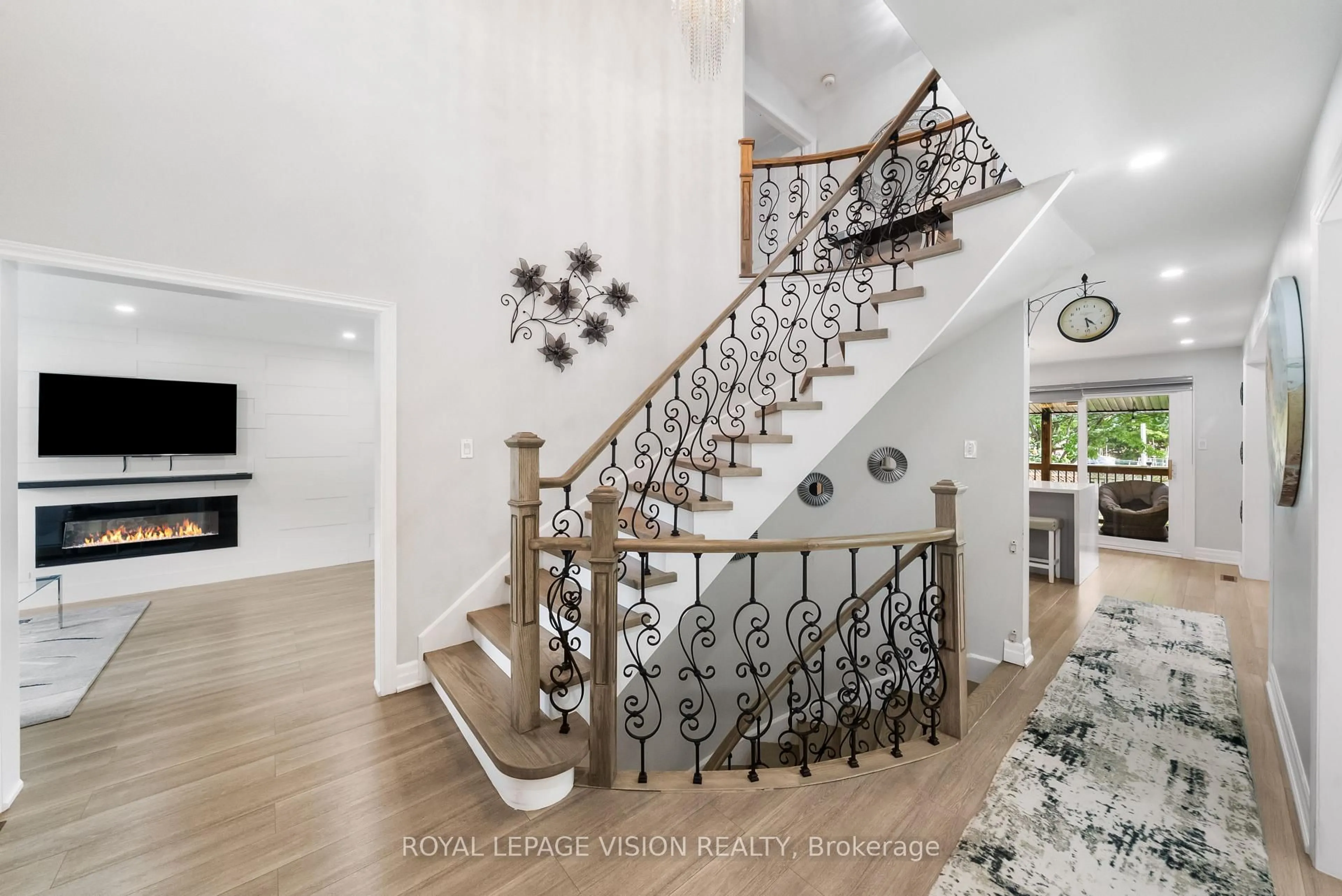 Indoor entryway for 5 Anson Ave, Toronto Ontario M1M 1X2