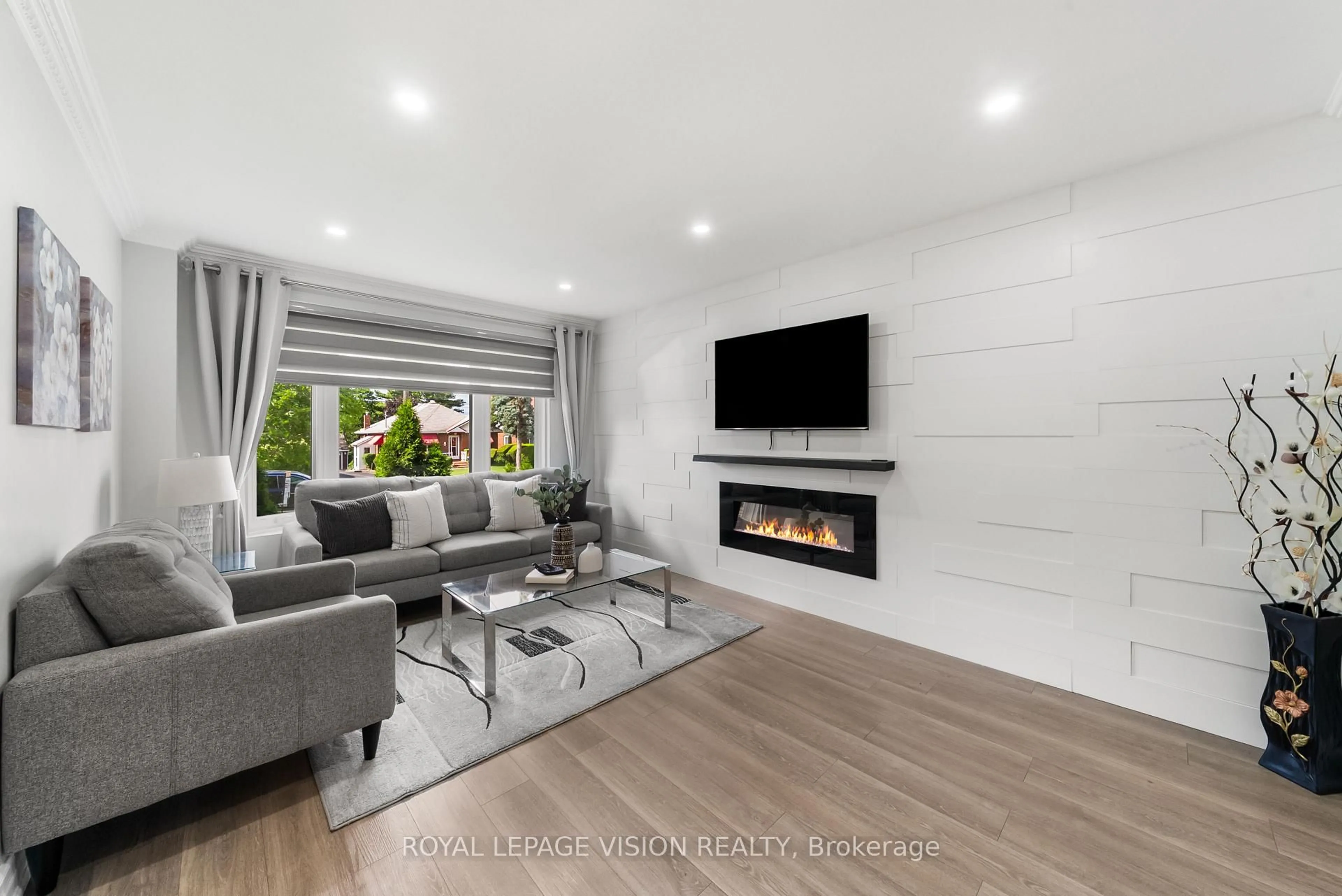 Living room with furniture, unknown for 5 Anson Ave, Toronto Ontario M1M 1X2