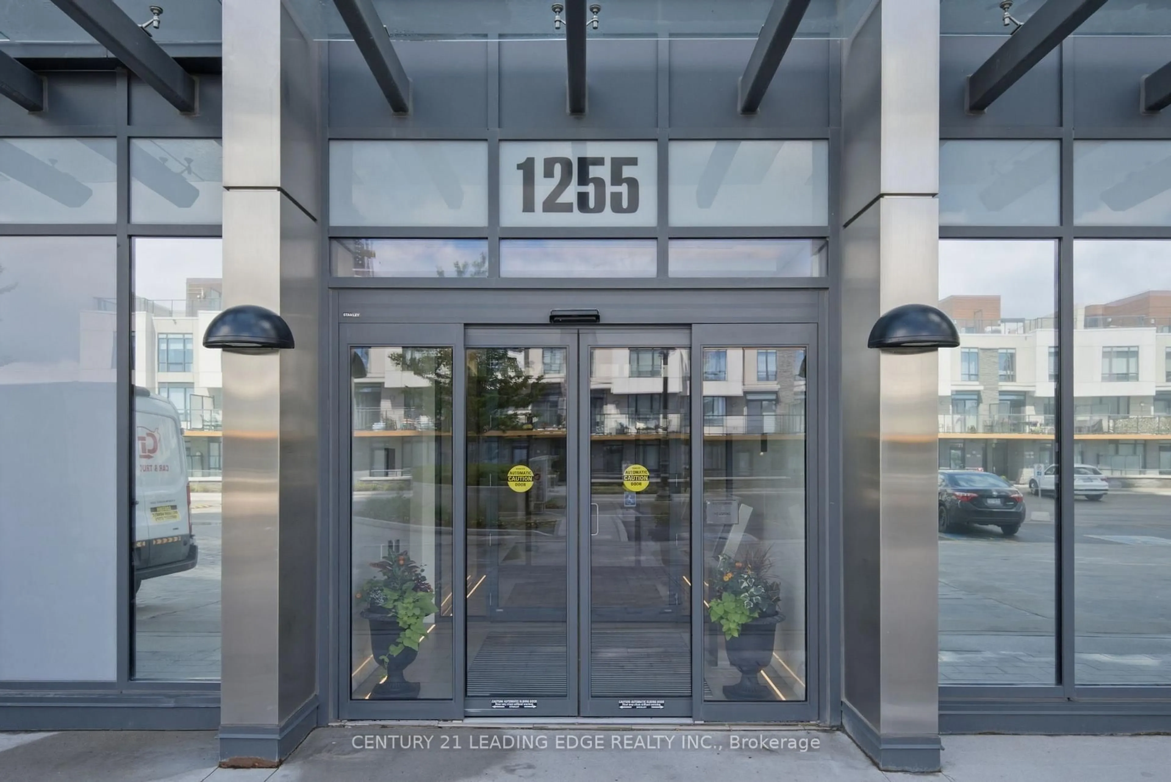Indoor foyer for 1255 Bayly St #908, Pickering Ontario L1W 0B6