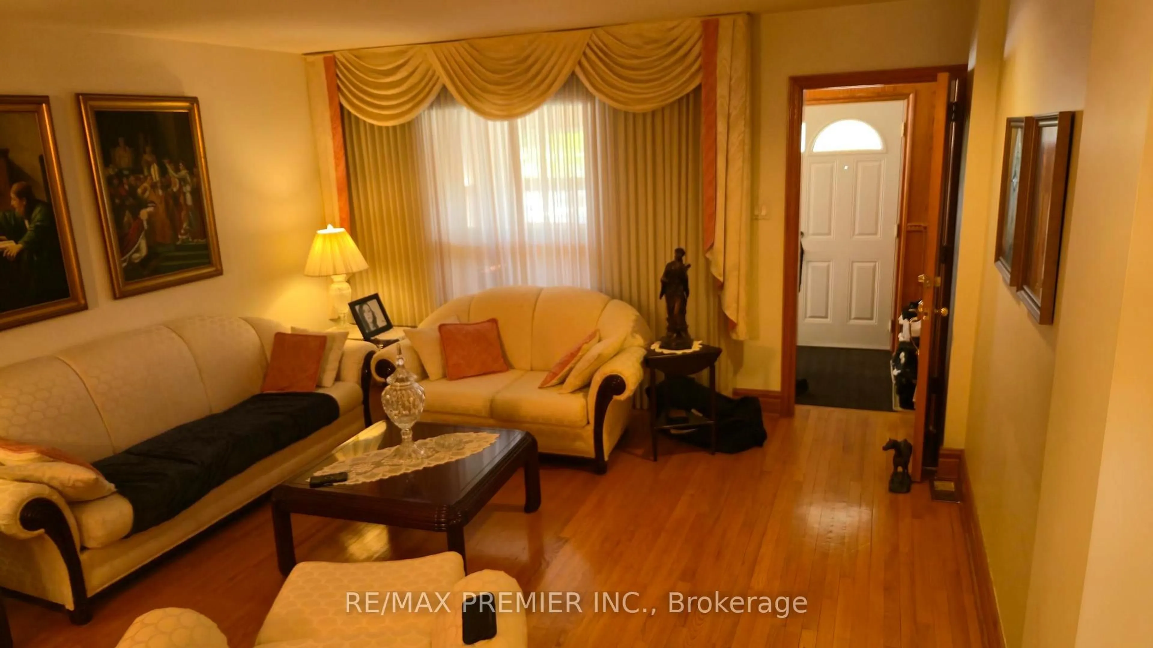 Living room with furniture, wood/laminate floor for 553 Greenwood Ave, Toronto Ontario M4J 4A7