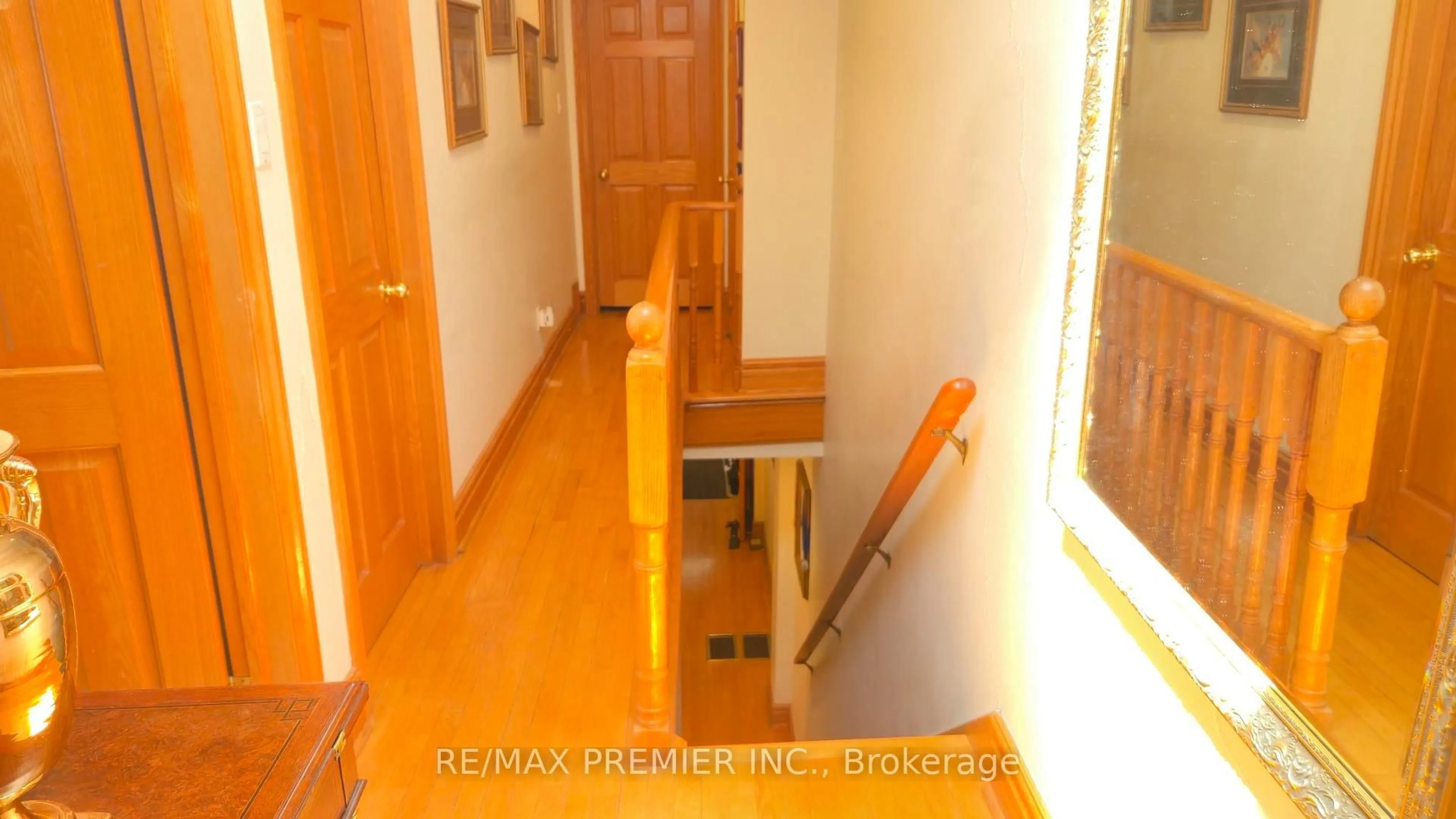 Indoor entryway for 553 Greenwood Ave, Toronto Ontario M4J 4A7