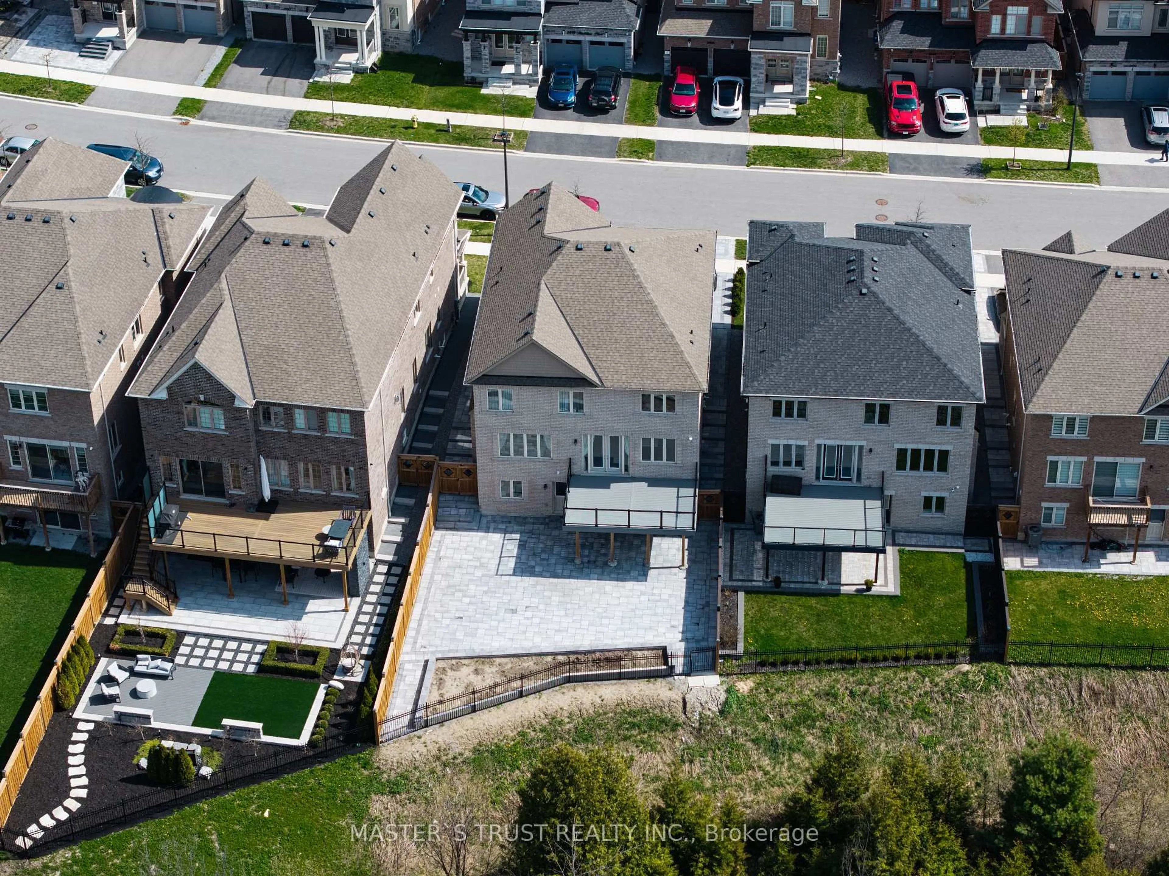 A pic from outside/outdoor area/front of a property/back of a property/a pic from drone, street for 2497 Florentine Pl, Pickering Ontario L1X 0H2