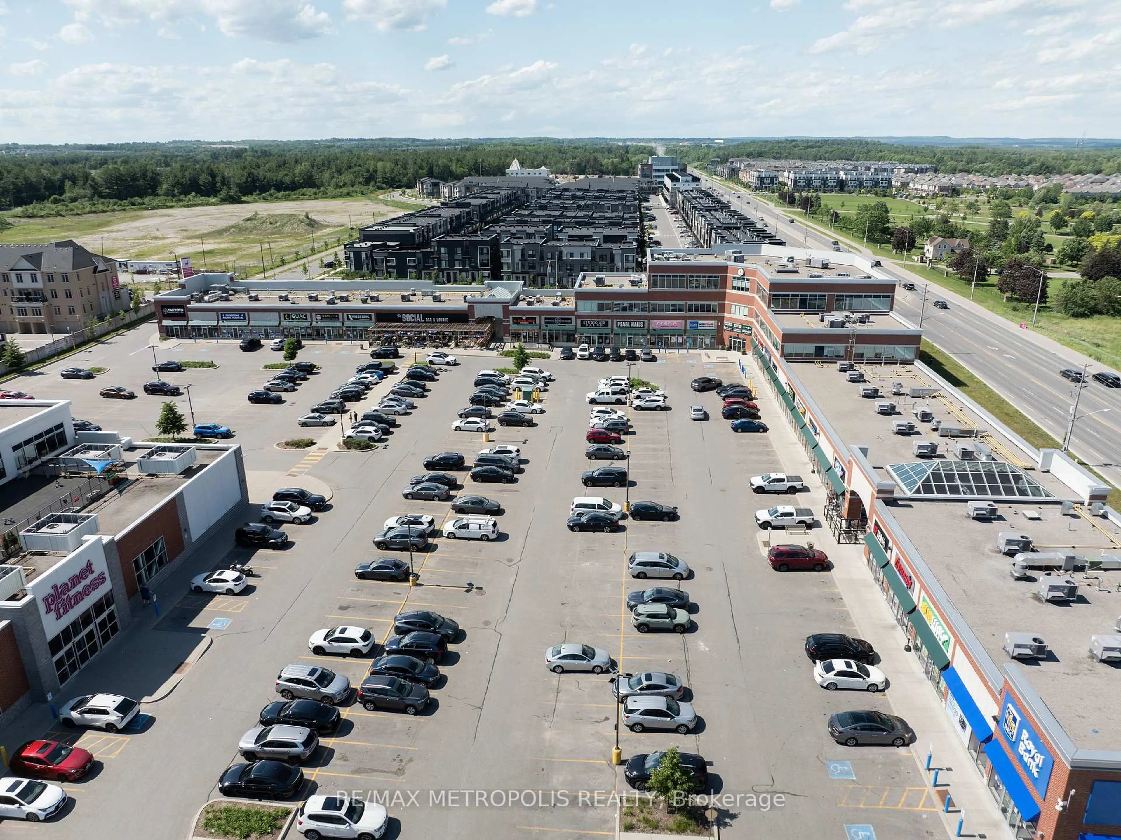 A pic from outside/outdoor area/front of a property/back of a property/a pic from drone, street for 1695 Dersan St #109, Pickering Ontario L1X 0S9