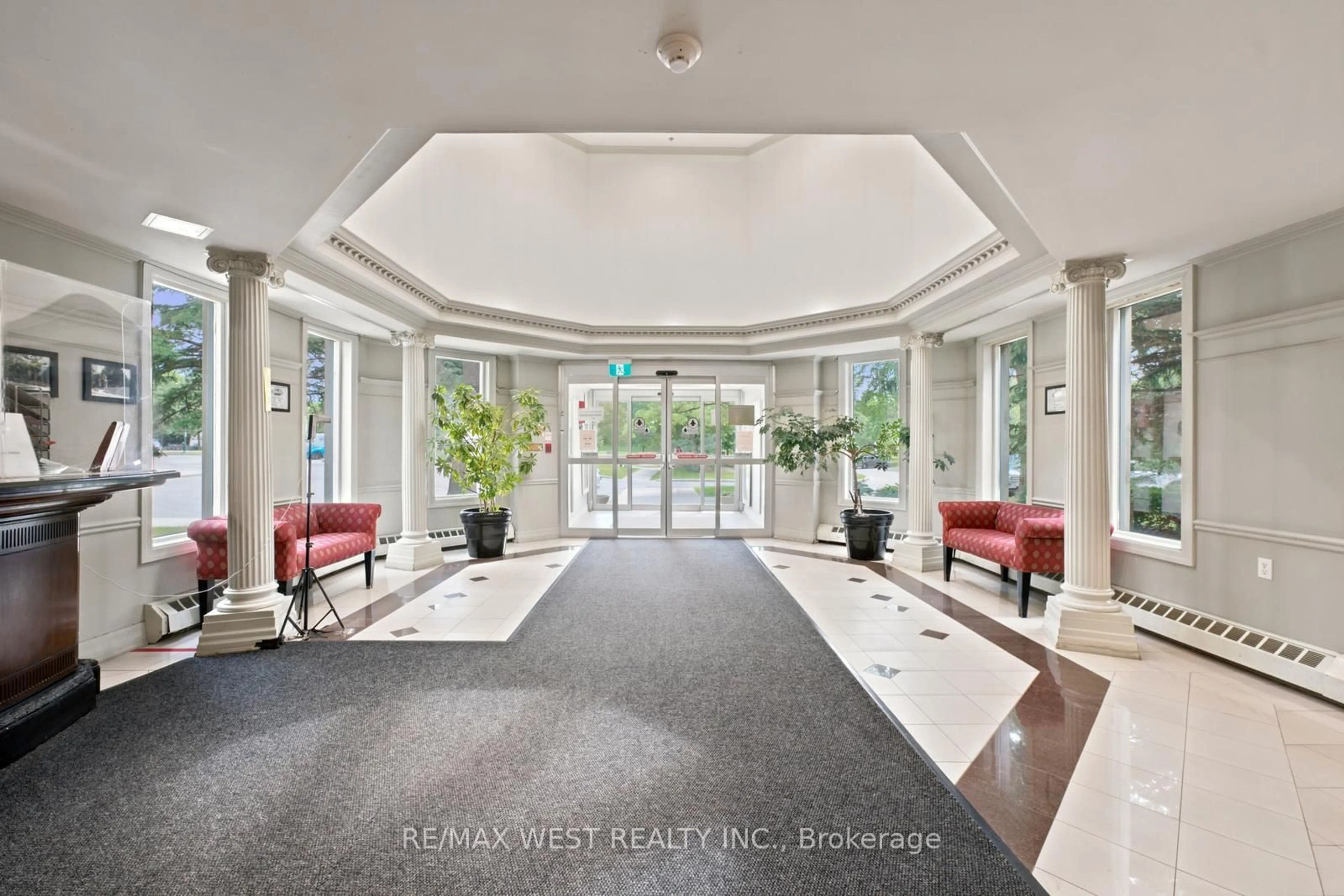Indoor foyer for 2627 Mccowan Rd #1107, Toronto Ontario M1S 5T1