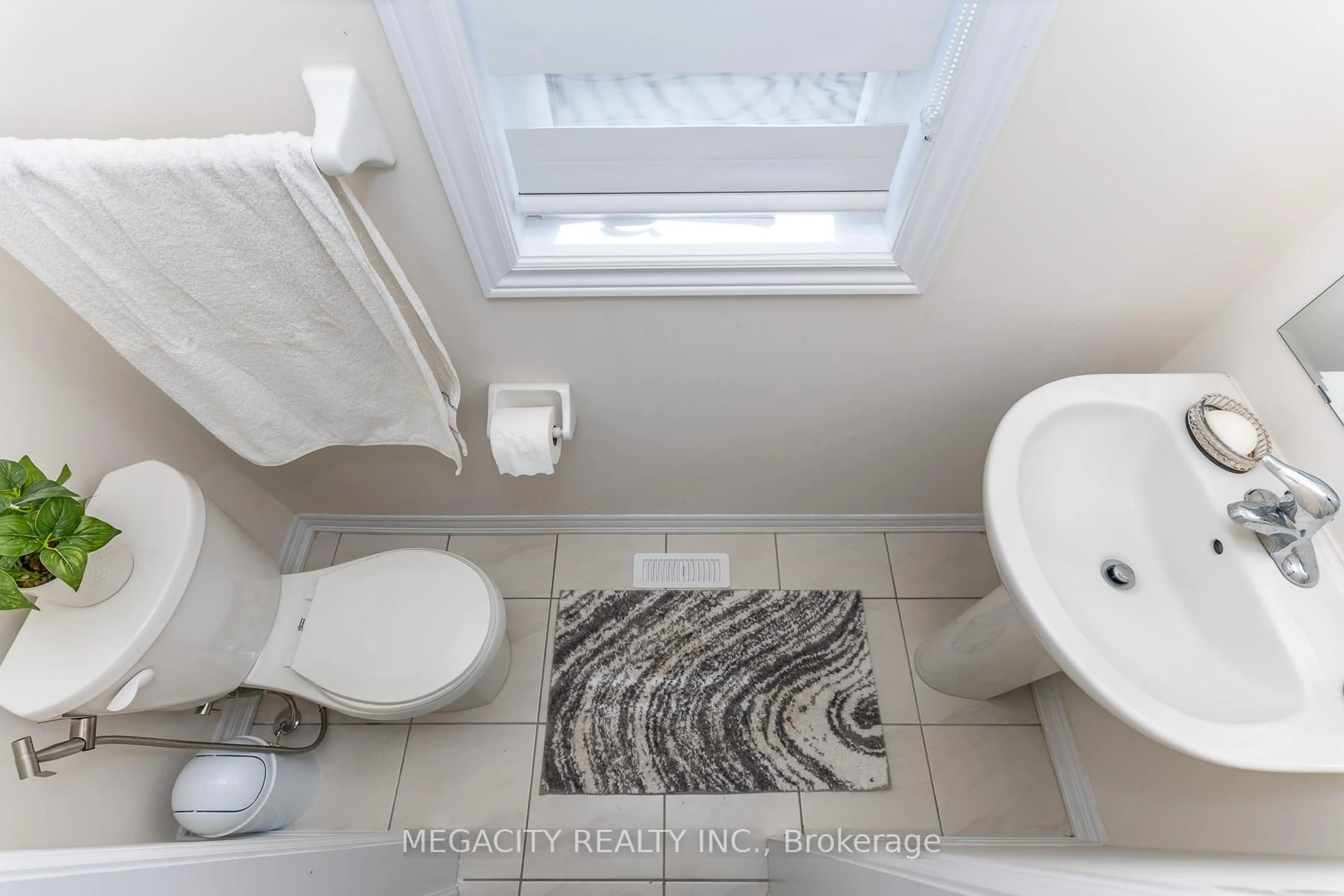 Standard bathroom, unknown for 1348 Klondike Dr, Oshawa Ontario L1L 0T1