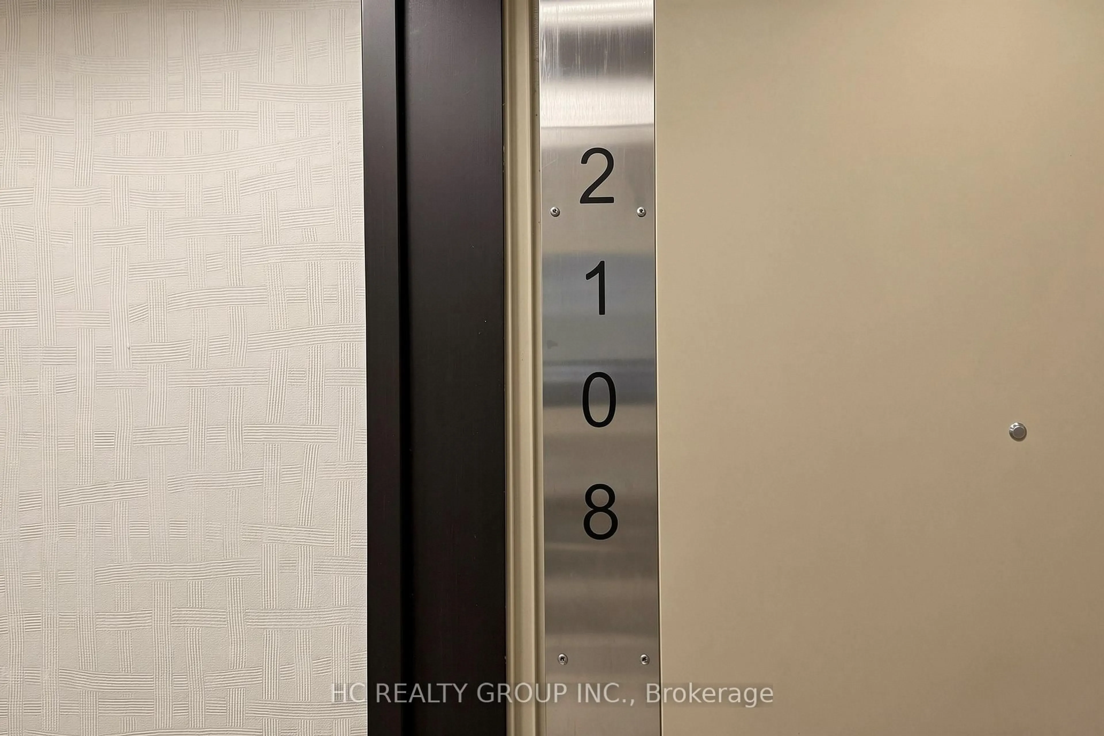 Indoor entryway for 70 Town Centre Crt #2108, Toronto Ontario M1P 4Y7