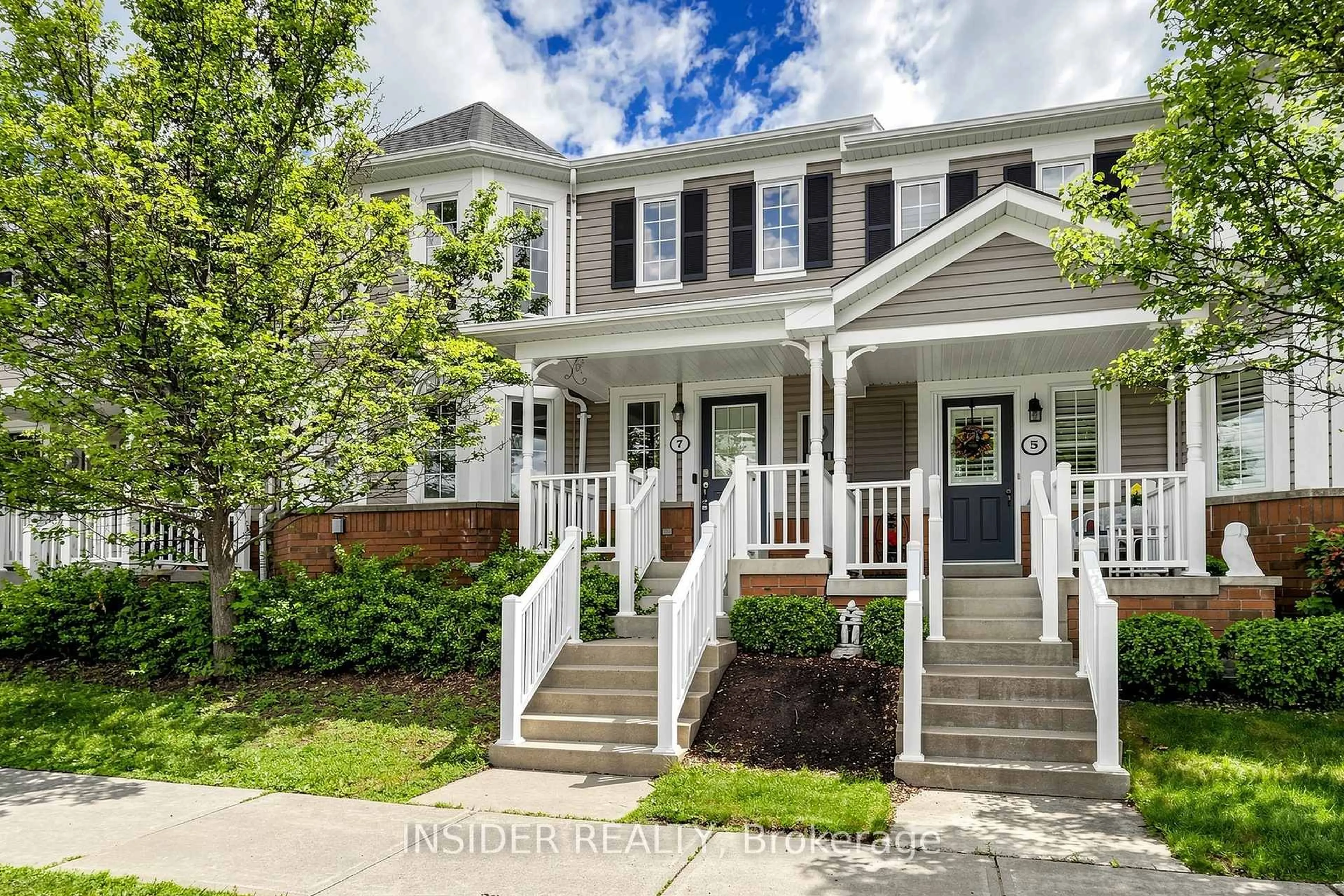 Unknown for 7 Croxall Blvd, Whitby Ontario L1M 0E6