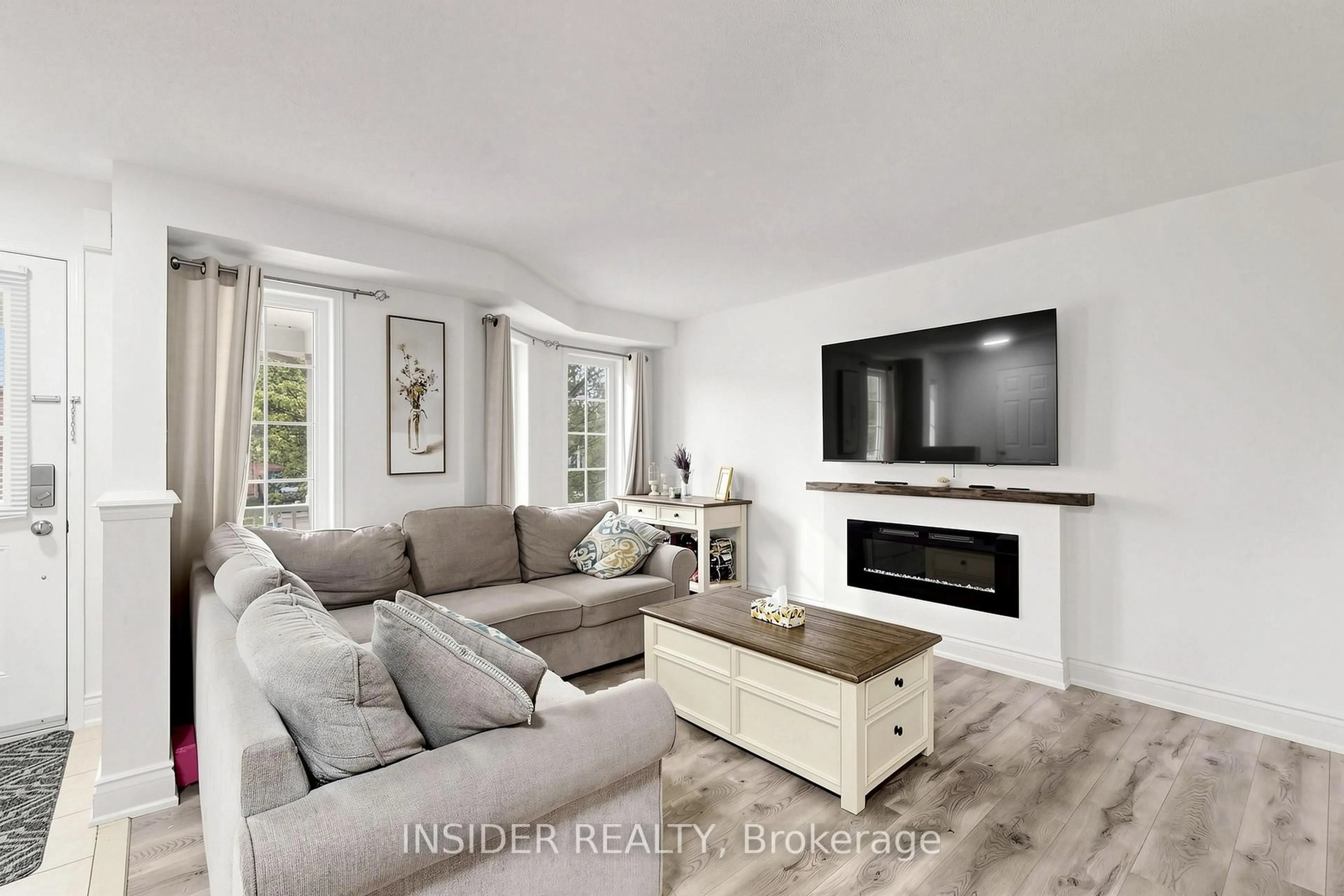 Living room with furniture, unknown for 7 Croxall Blvd, Whitby Ontario L1M 0E6