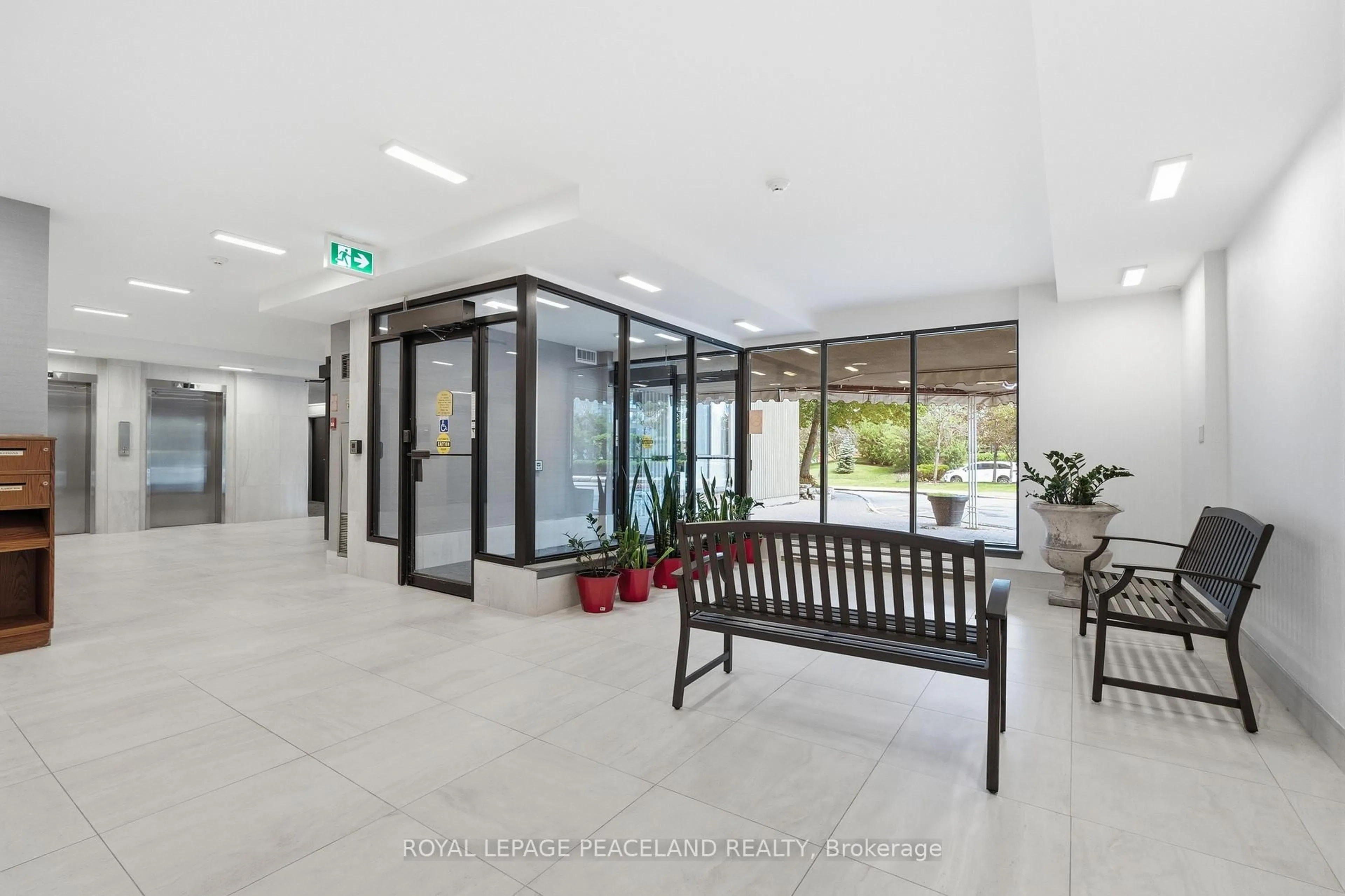 Indoor foyer for 55 Bamburgh Circ #PH13, Toronto Ontario M1W 3V4