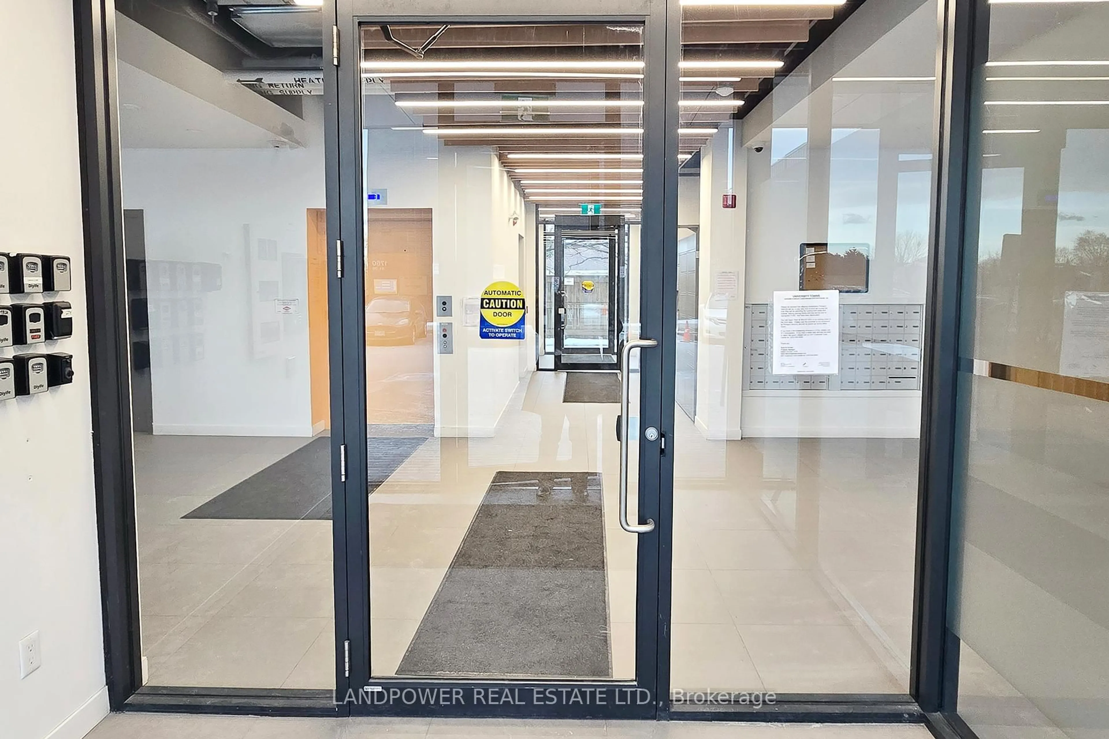Indoor foyer for 1800 Simcoe St #313, Oshawa Ontario L1G 0C2