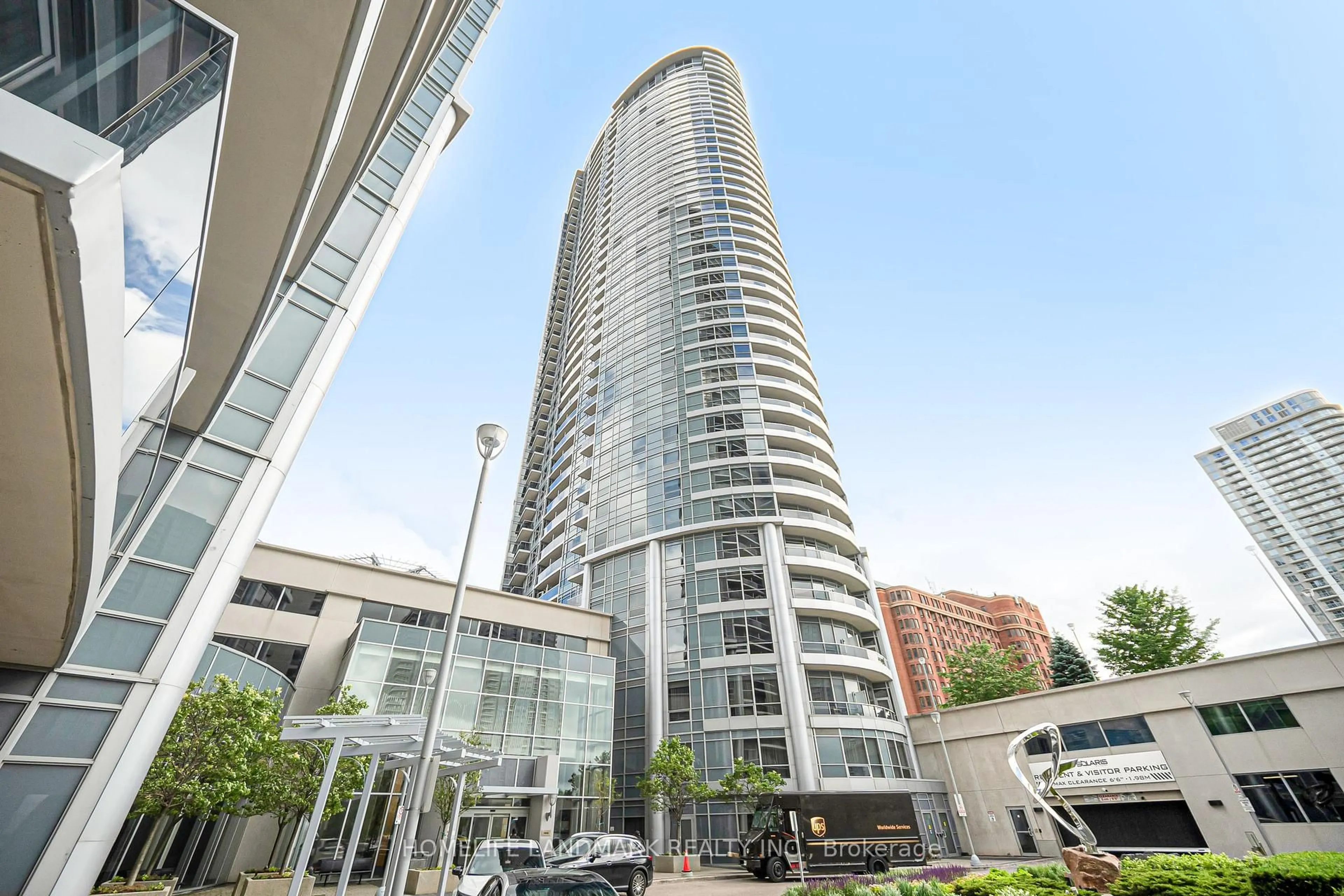 Indoor foyer for 125 Village Green Sq ##1711, Toronto Ontario M1S 0G3