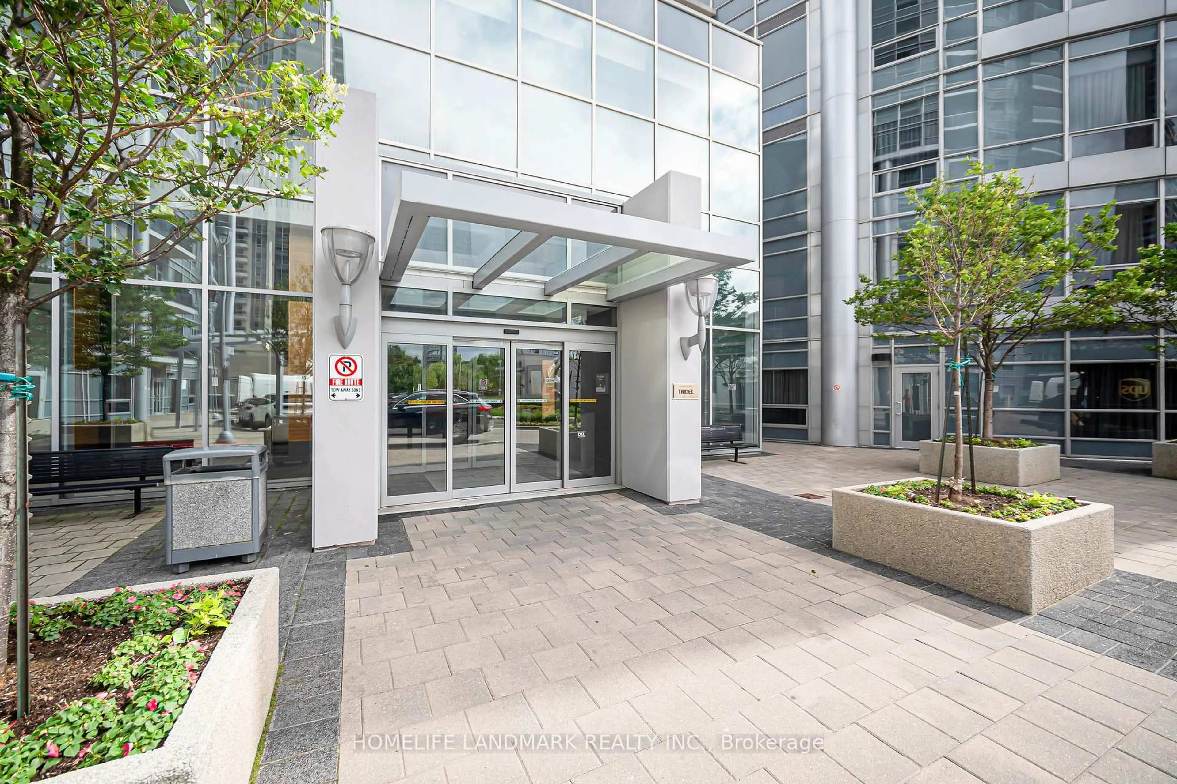 Indoor foyer for 125 Village Green Sq ##1711, Toronto Ontario M1S 0G3