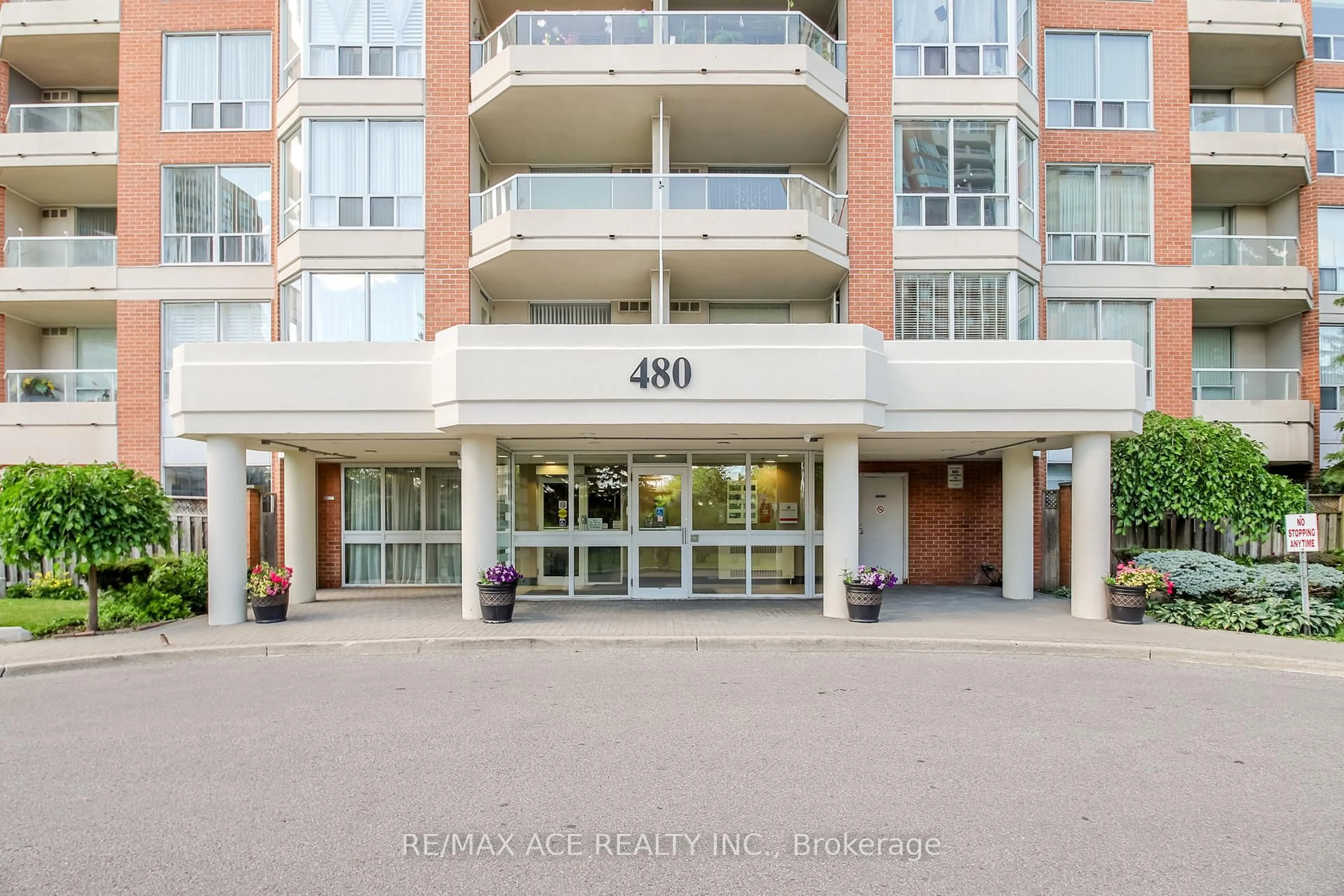 Indoor foyer for 480 Mclevin Ave #314, Toronto Ontario M1B 5N9