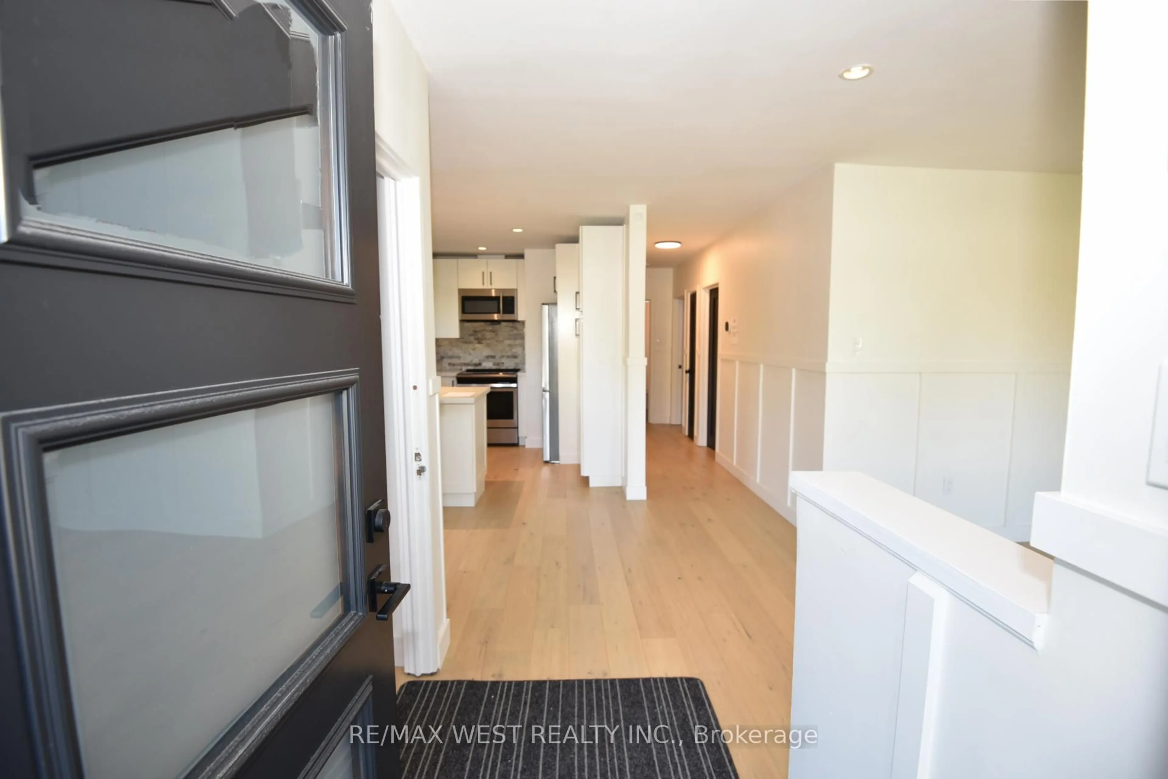 Unknown for 922 Centre St, Whitby Ontario L1N 4V1