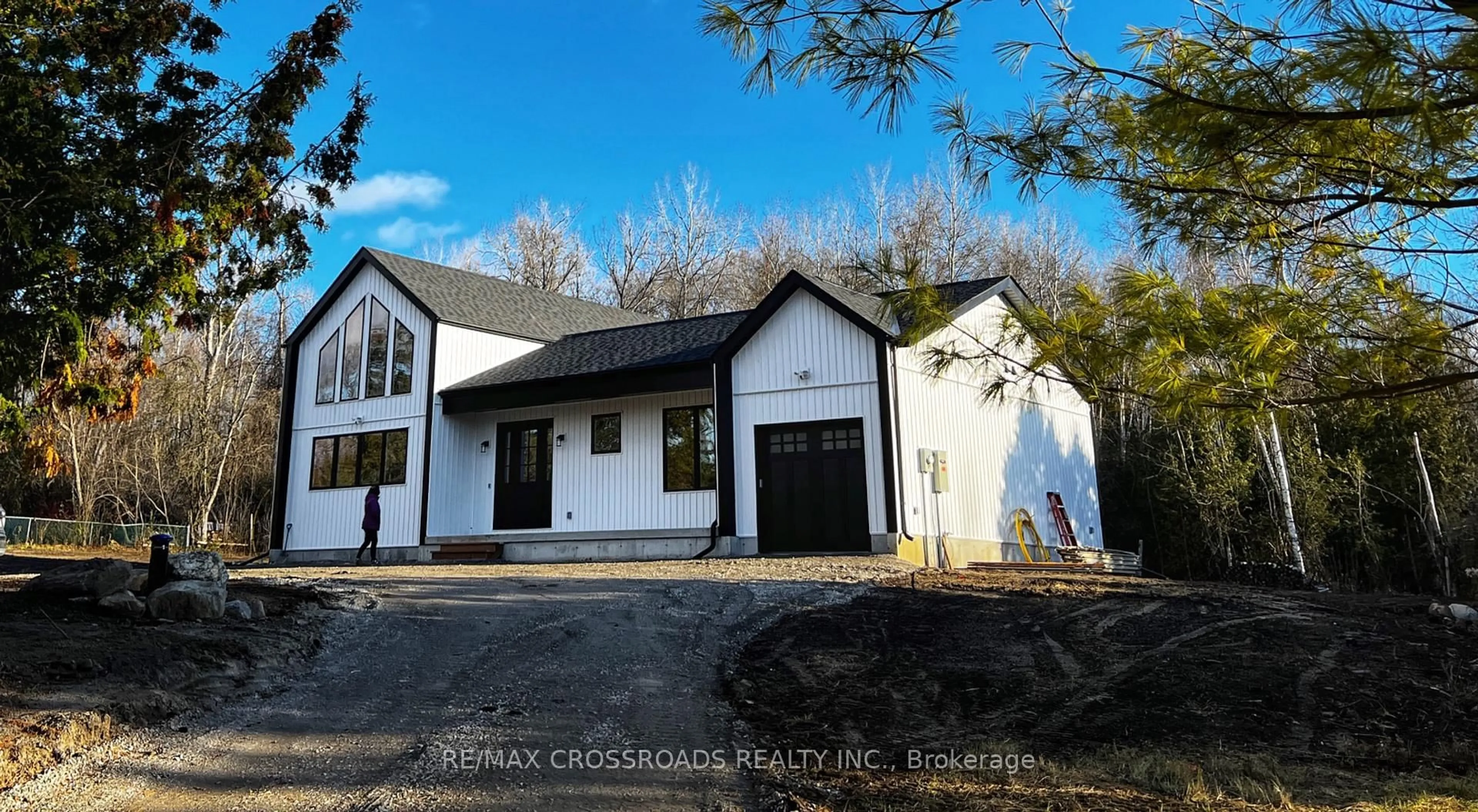 A pic from outside/outdoor area/front of a property/back of a property/a pic from drone, street for 637 View Lake Rd, Scugog Ontario L0B 1K0