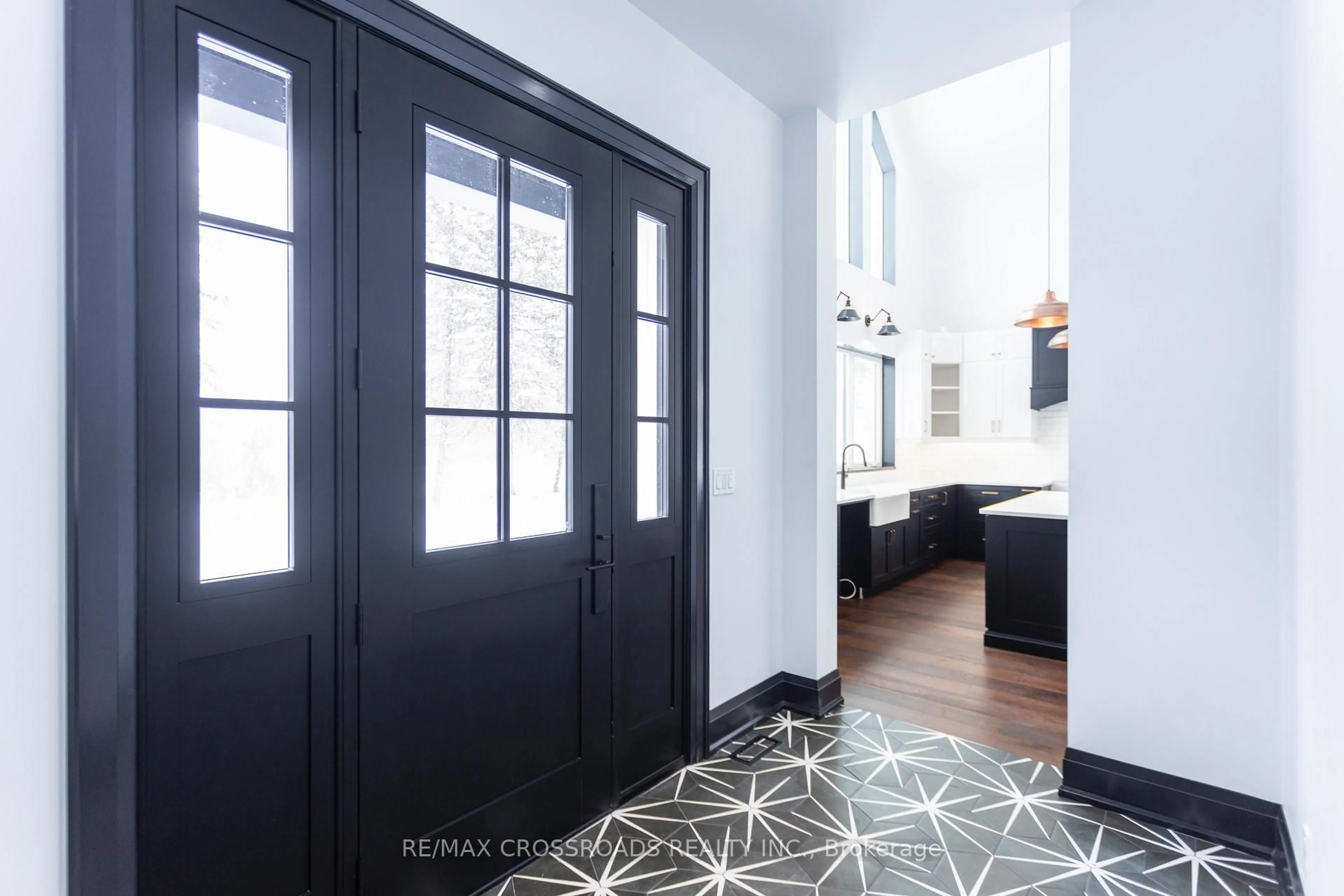 Indoor entryway for 637 View Lake Rd, Scugog Ontario L0B 1K0