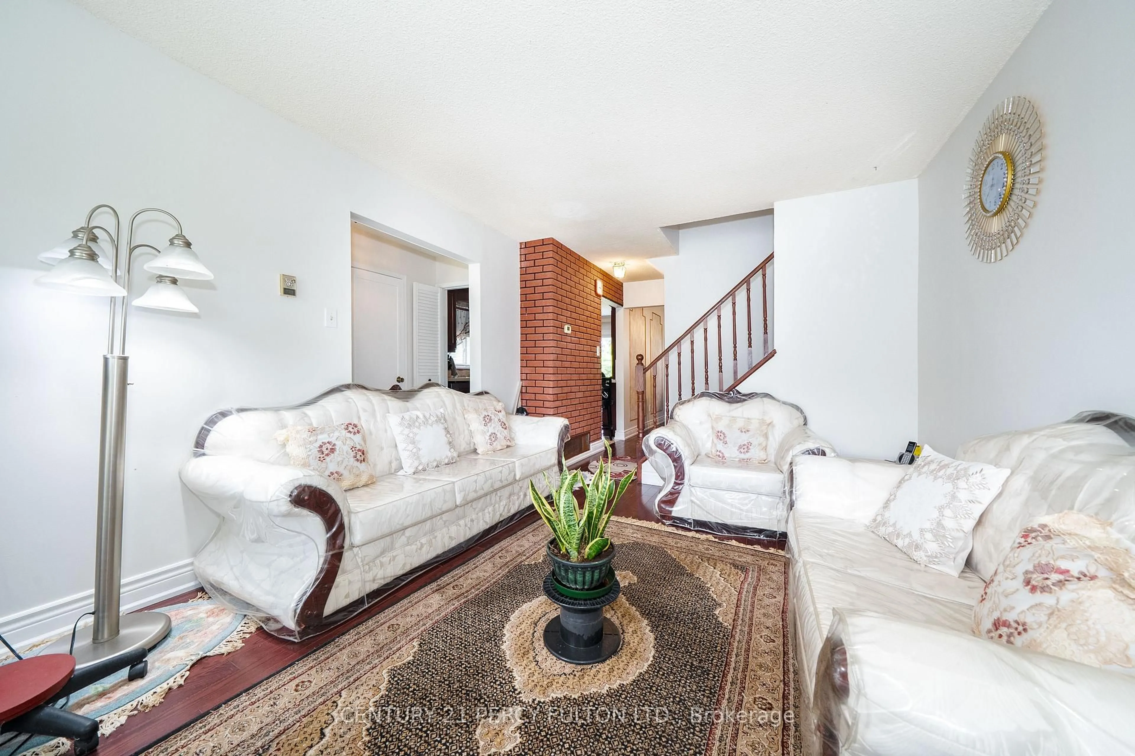 Living room with furniture, unknown for 33 Nahanni Terr, Toronto Ontario M1B 1B7