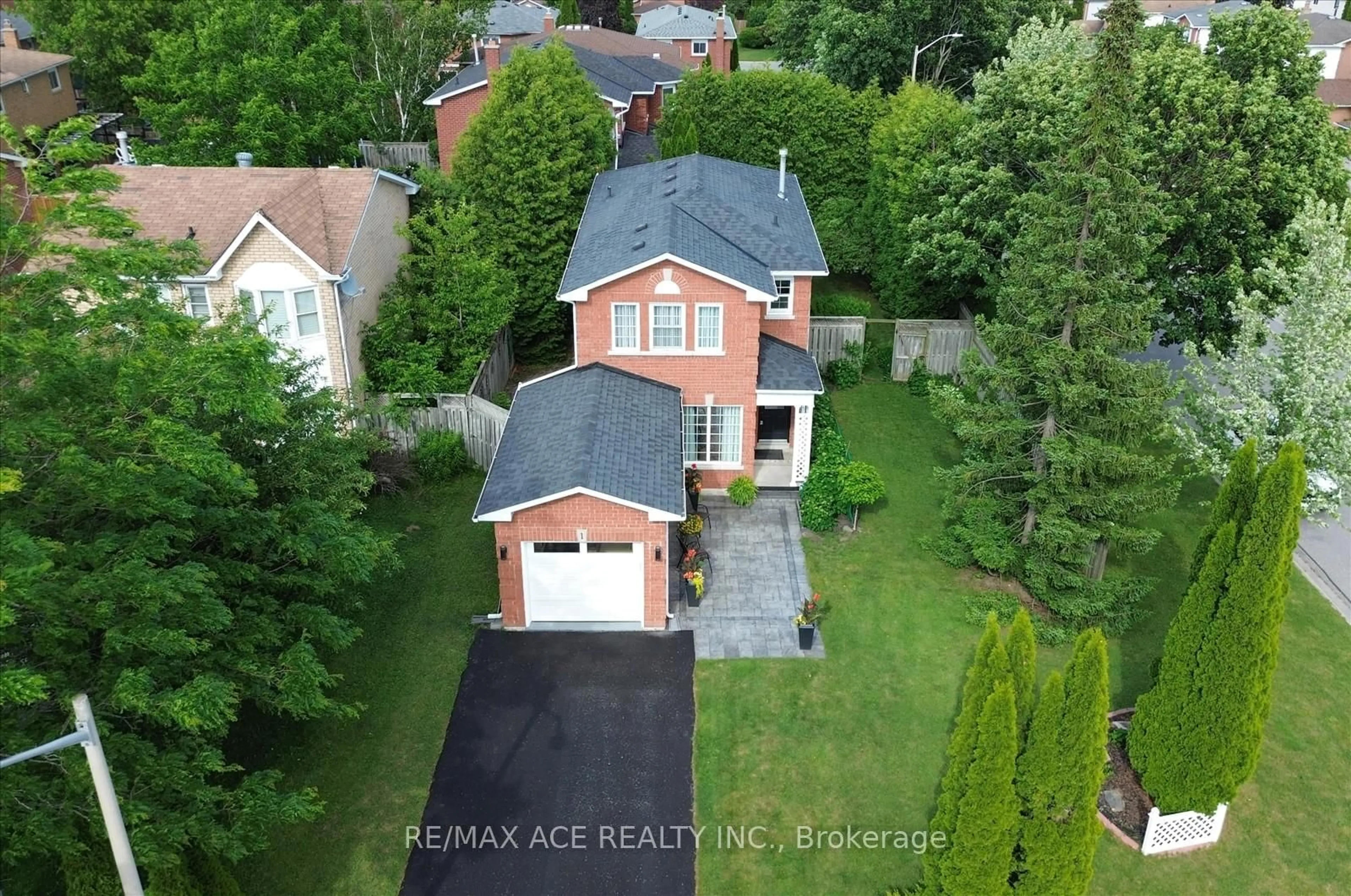A pic from outside/outdoor area/front of a property/back of a property/a pic from drone, street for 1 Aldcroft Cres, Clarington Ontario L1C 4P2