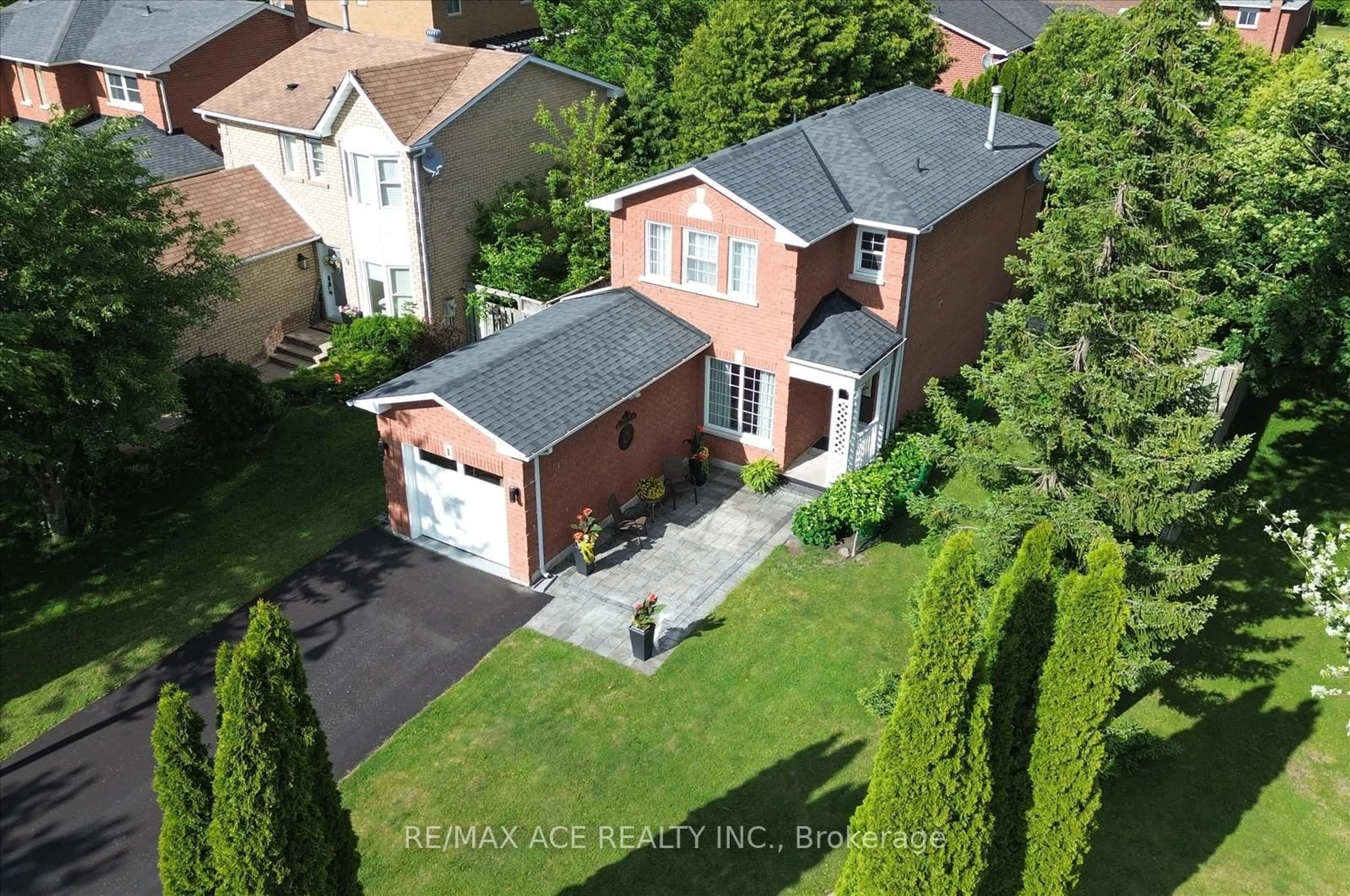 A pic from outside/outdoor area/front of a property/back of a property/a pic from drone, street for 1 Aldcroft Cres, Clarington Ontario L1C 4P2