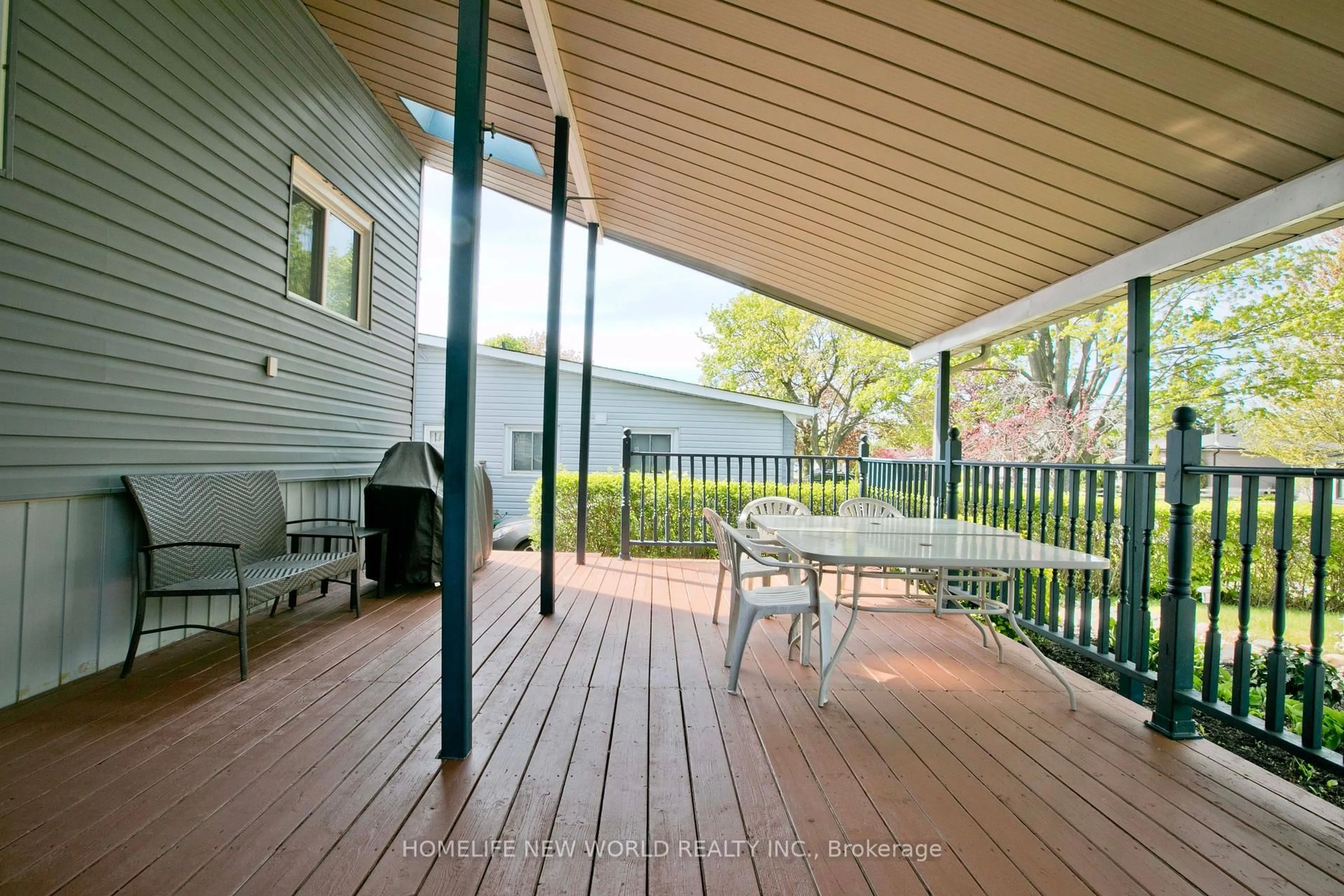 Patio, street for 727 Balaton Ave, Pickering Ontario L1W 1W3