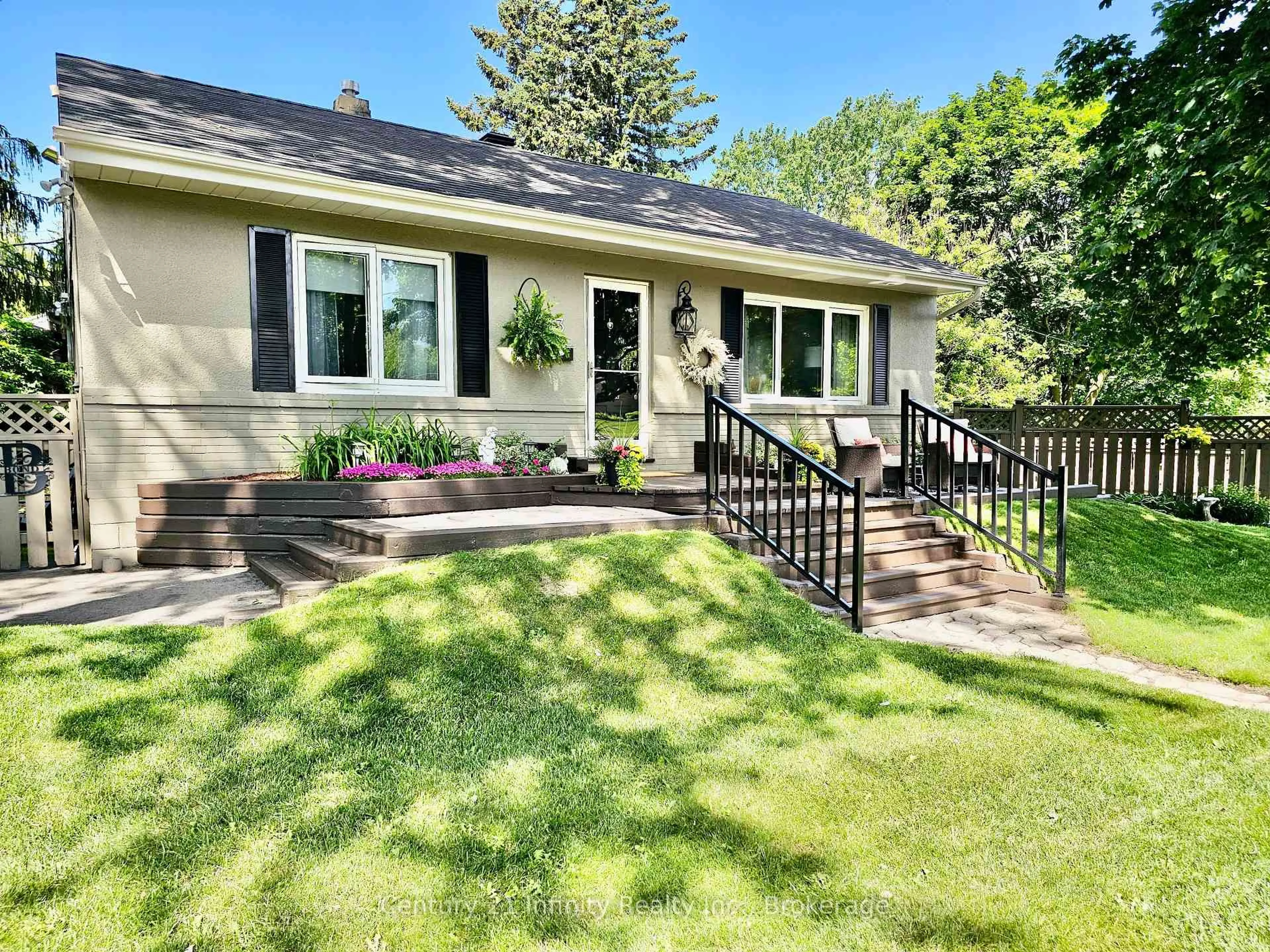 Unknown for 43 Colonial Ave, Toronto Ontario M1M 2C3