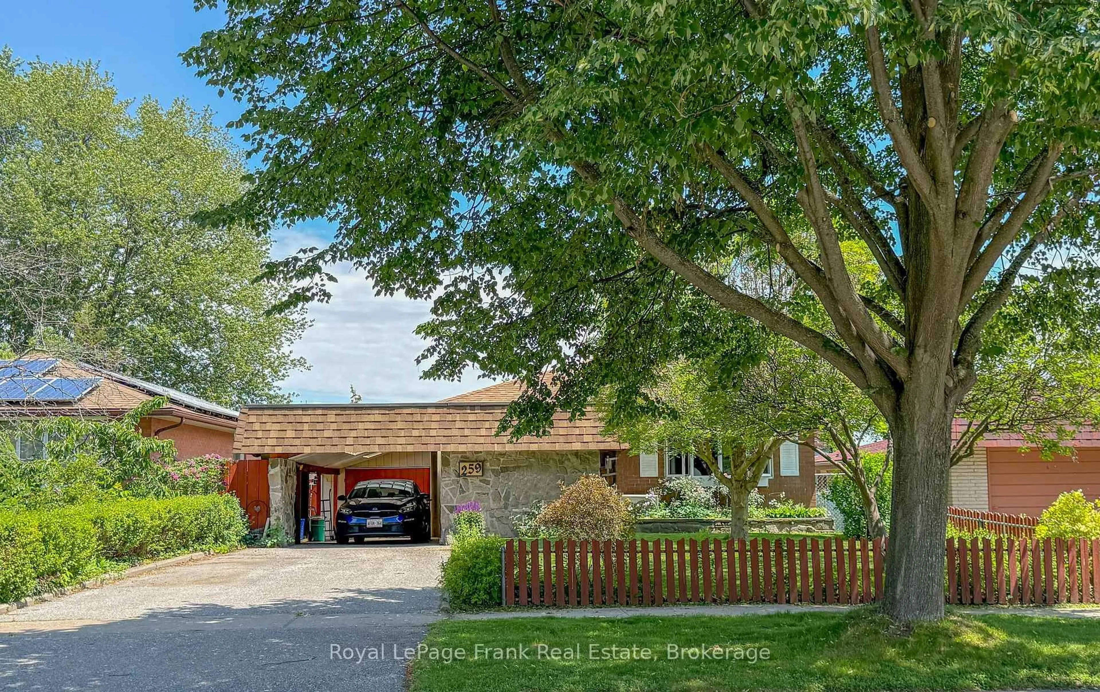 A pic from outside/outdoor area/front of a property/back of a property/a pic from drone, street for 259 Nipigon St, Oshawa Ontario L1J 4N8